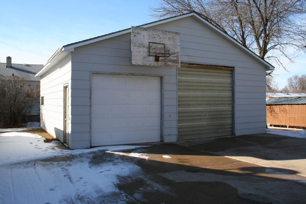 812 W Douglas