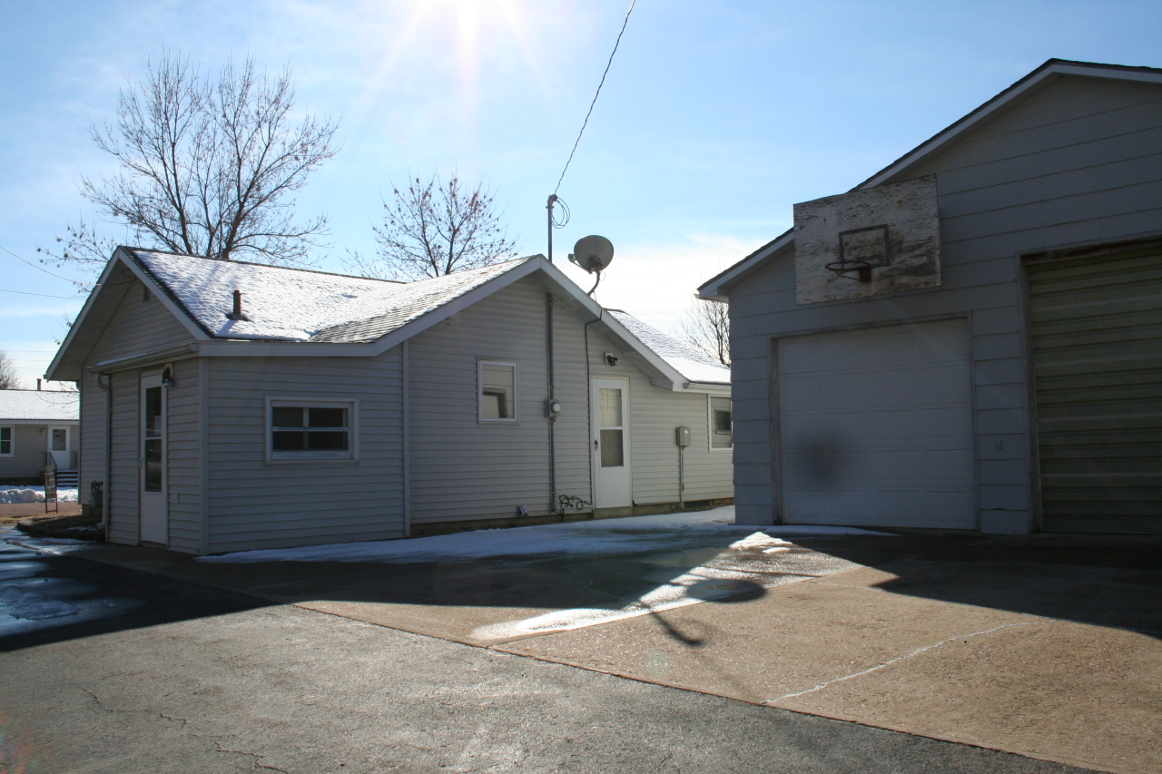 812 W Douglas