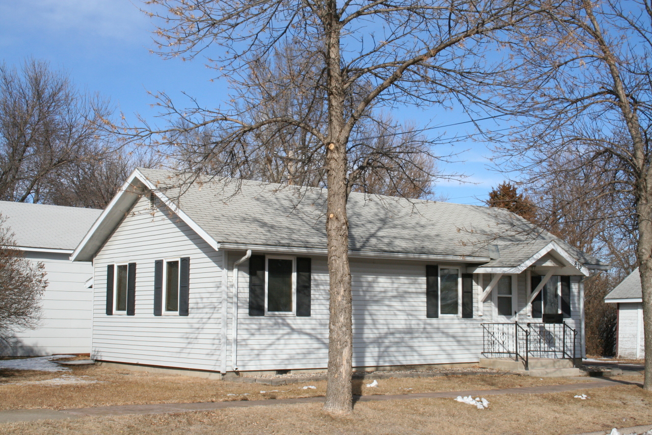 812 W Douglas