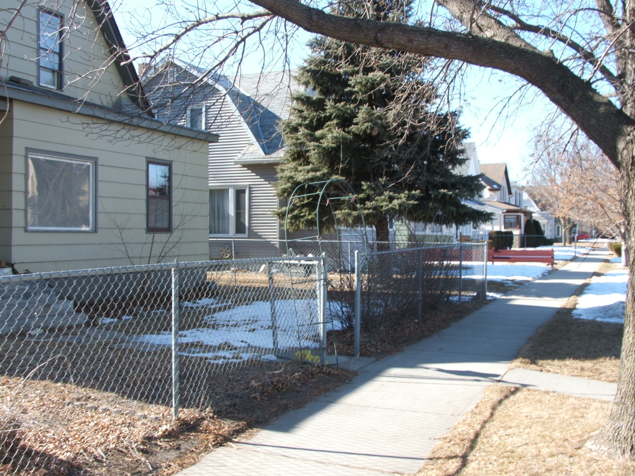523 E 2nd