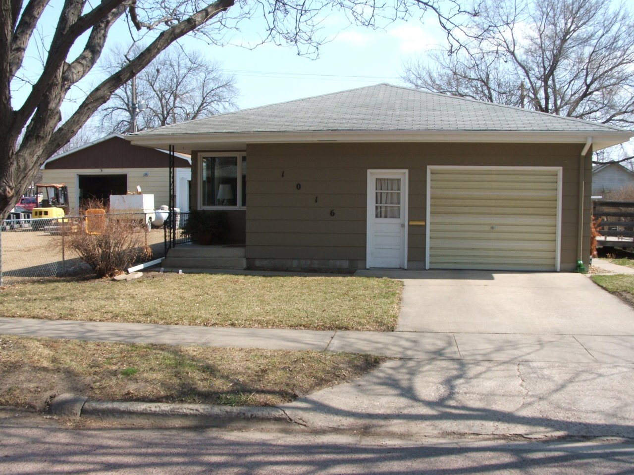 1016 N Rowley