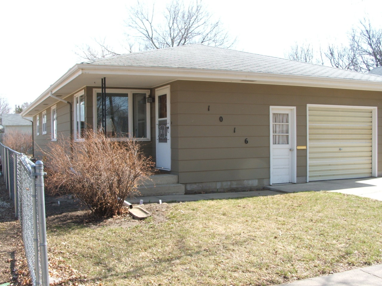 1016 N Rowley