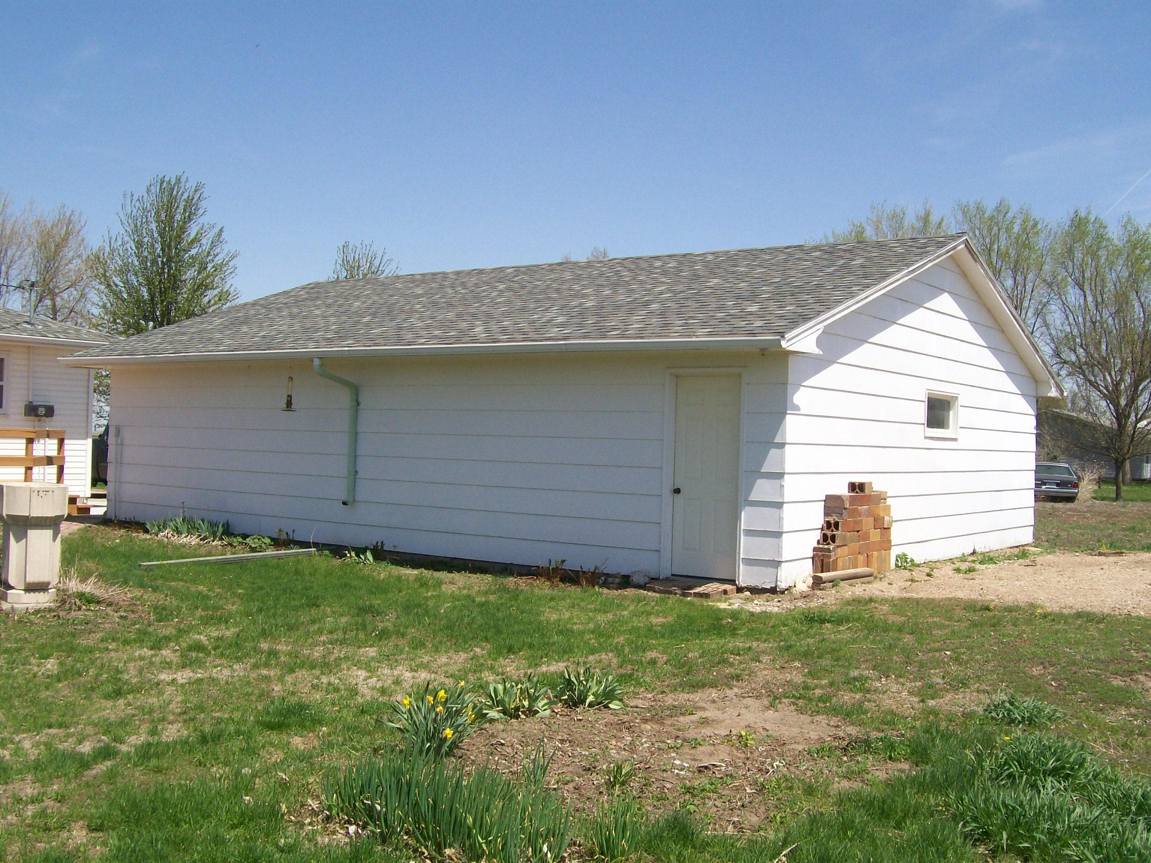 135 W 1st St