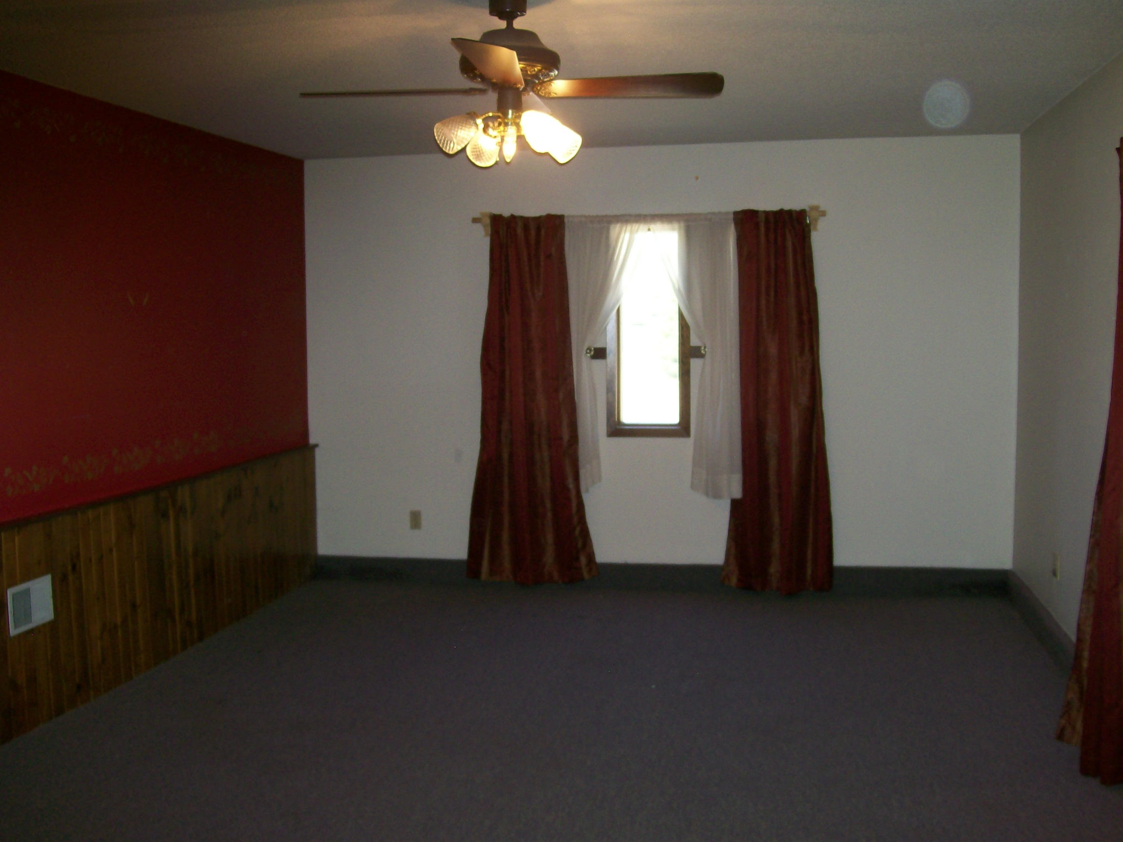135 W 1st St