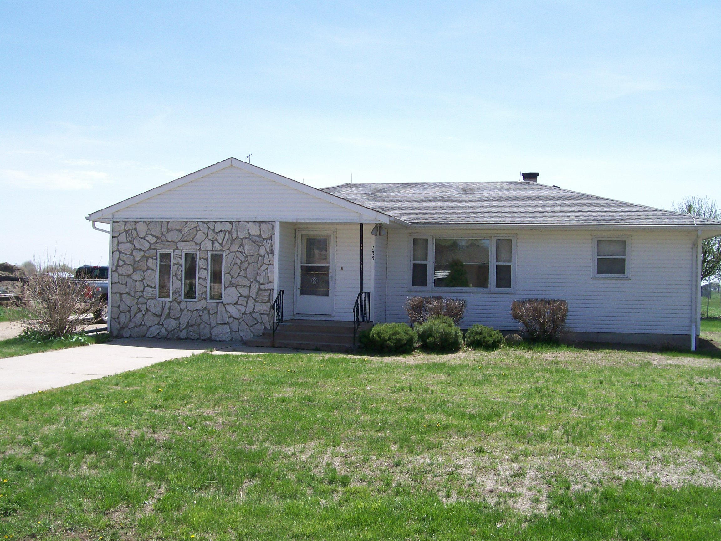 135 W 1st St