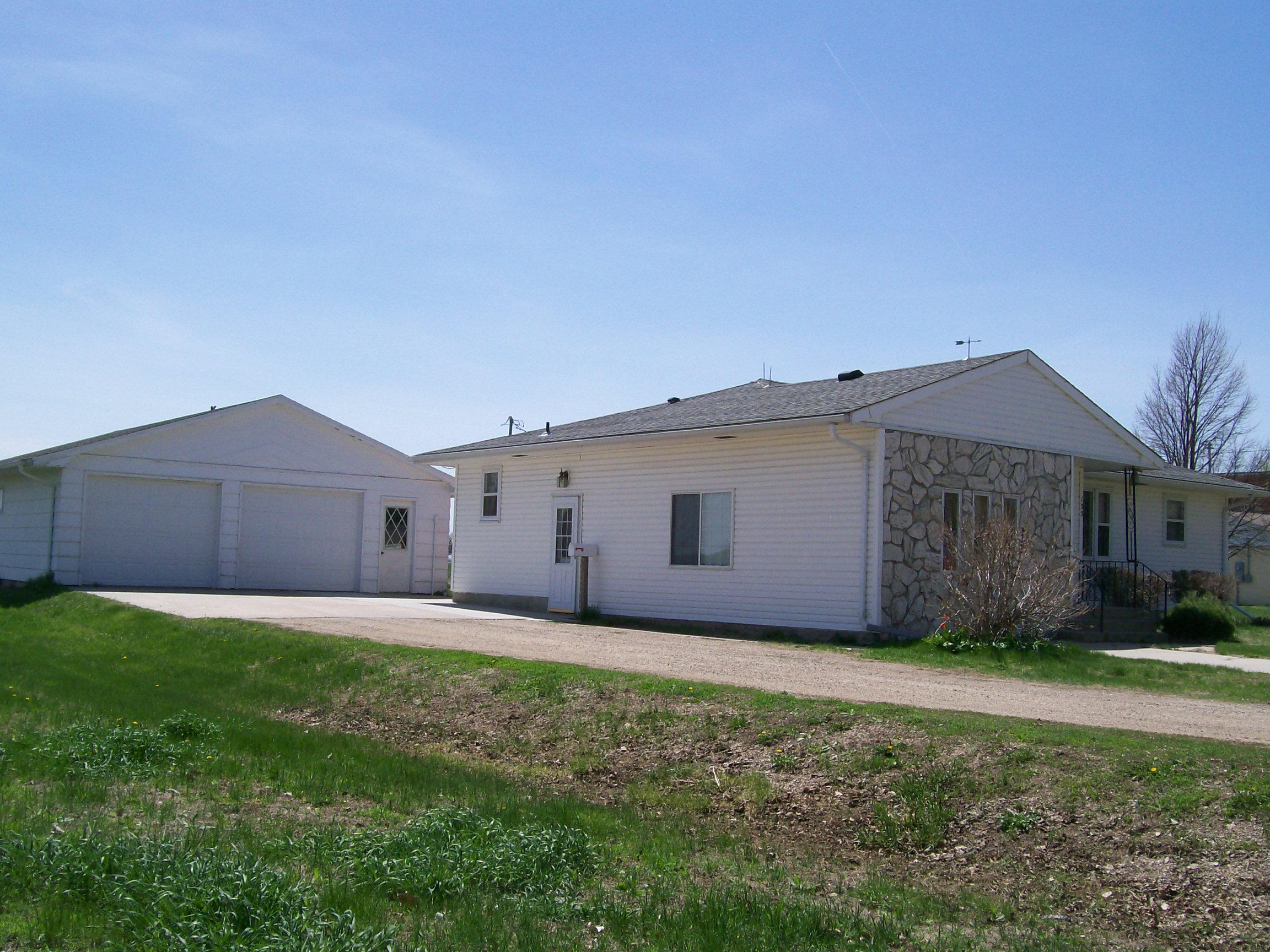 135 W 1st St