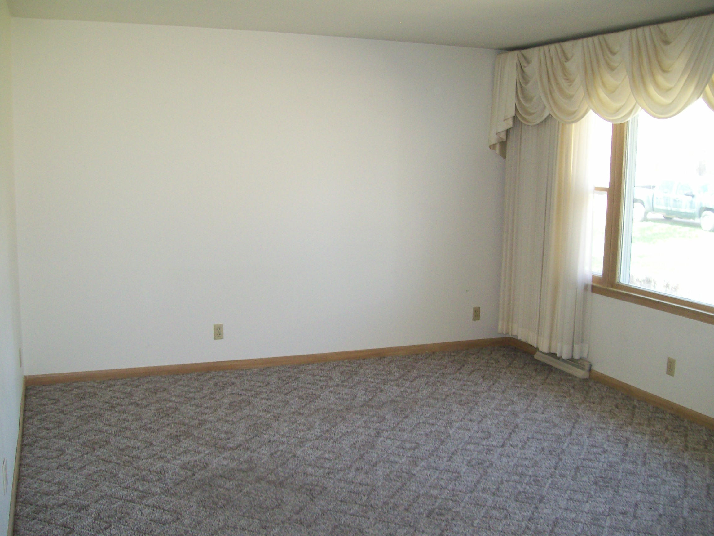 135 W 1st St