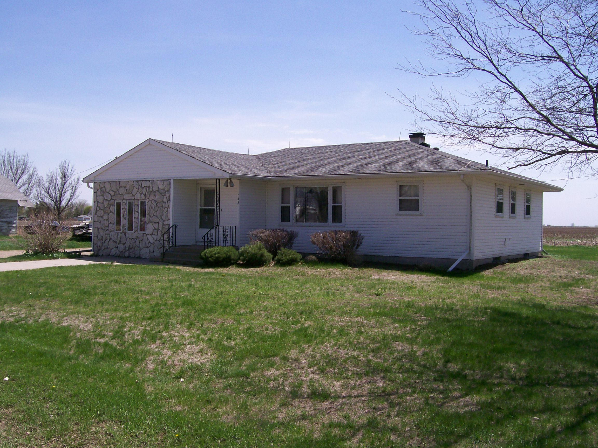 135 W 1st St