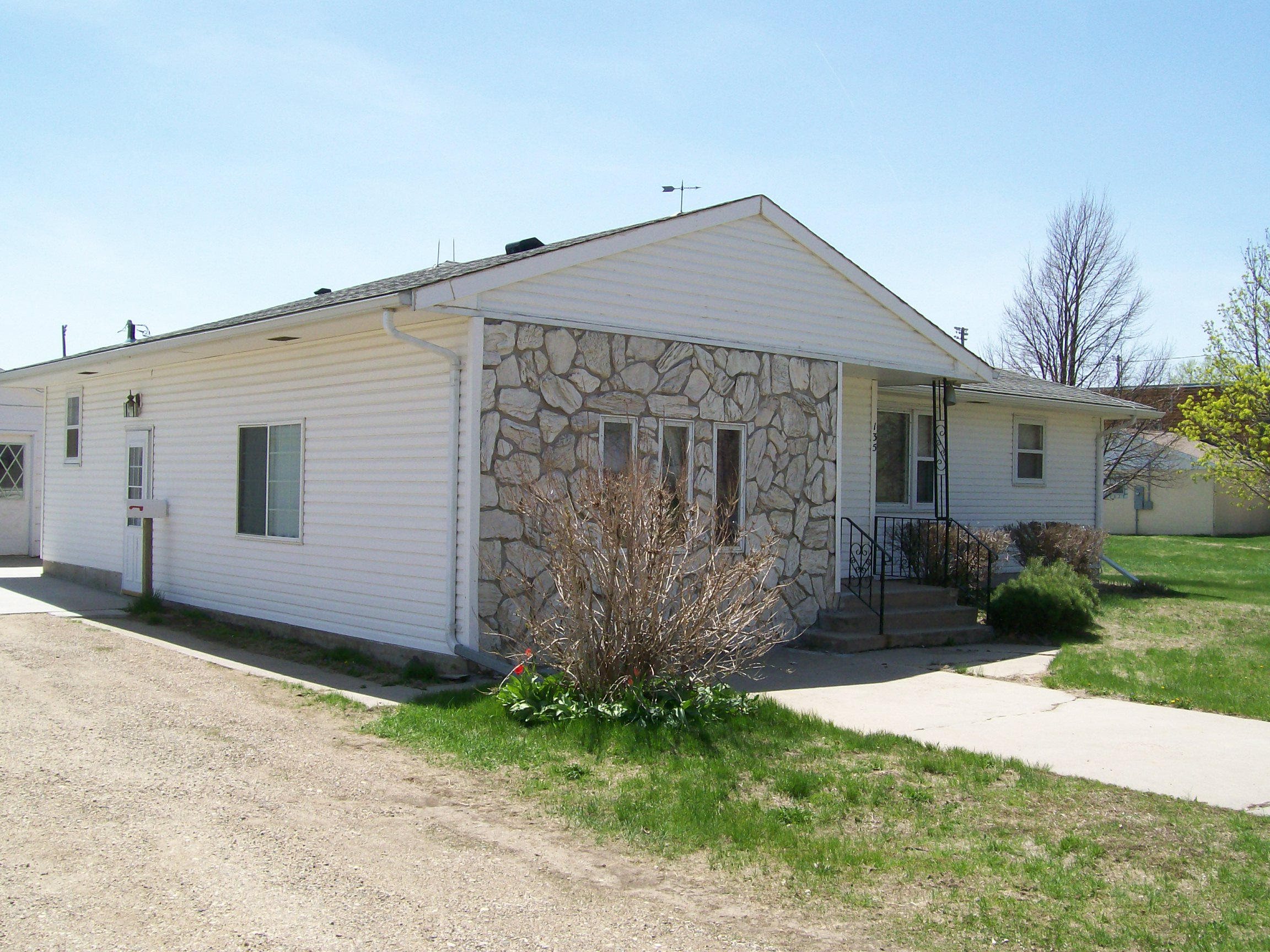 135 W 1st St