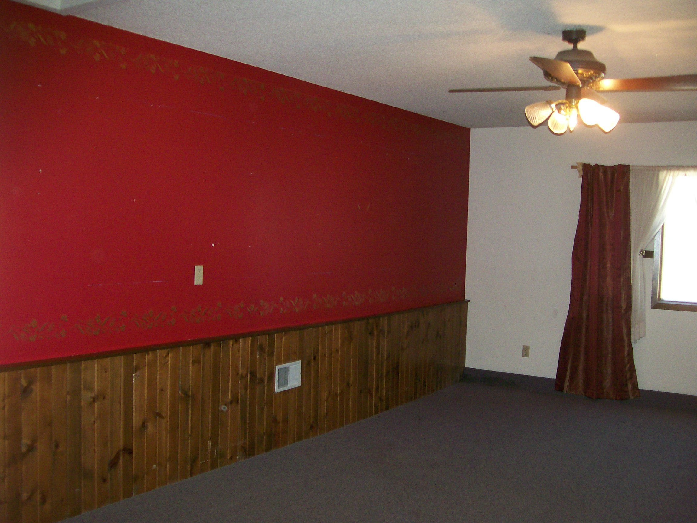 135 W 1st St