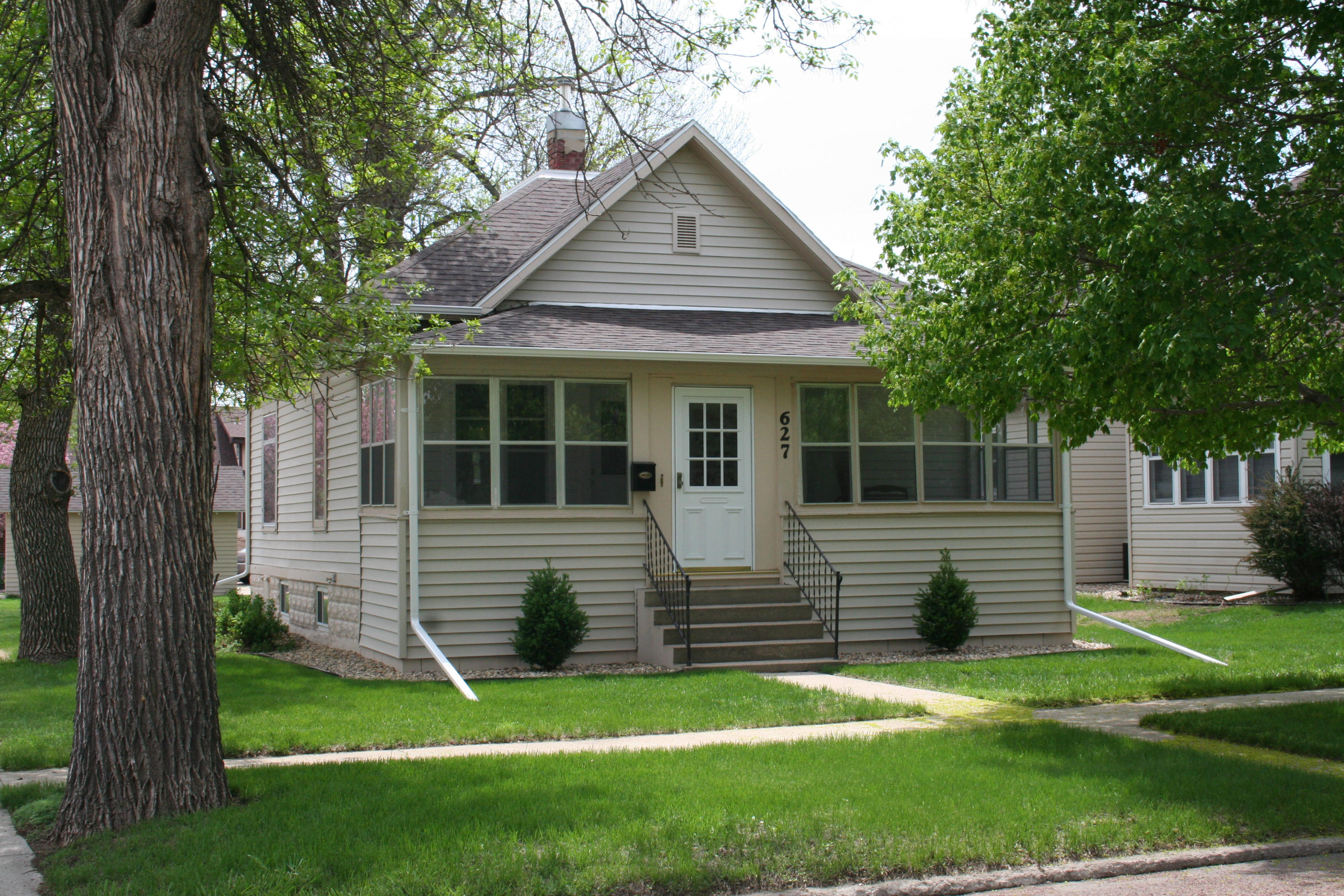 627 E 6th