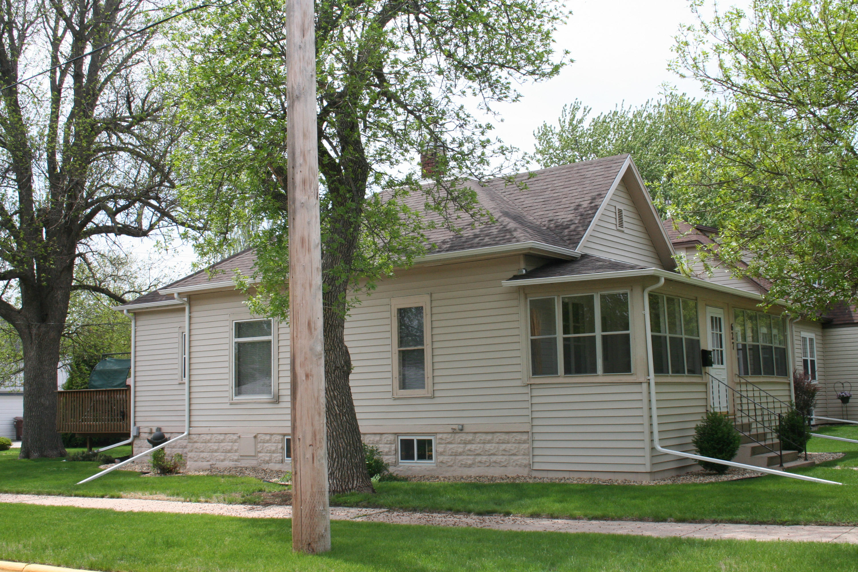 627 E 6th