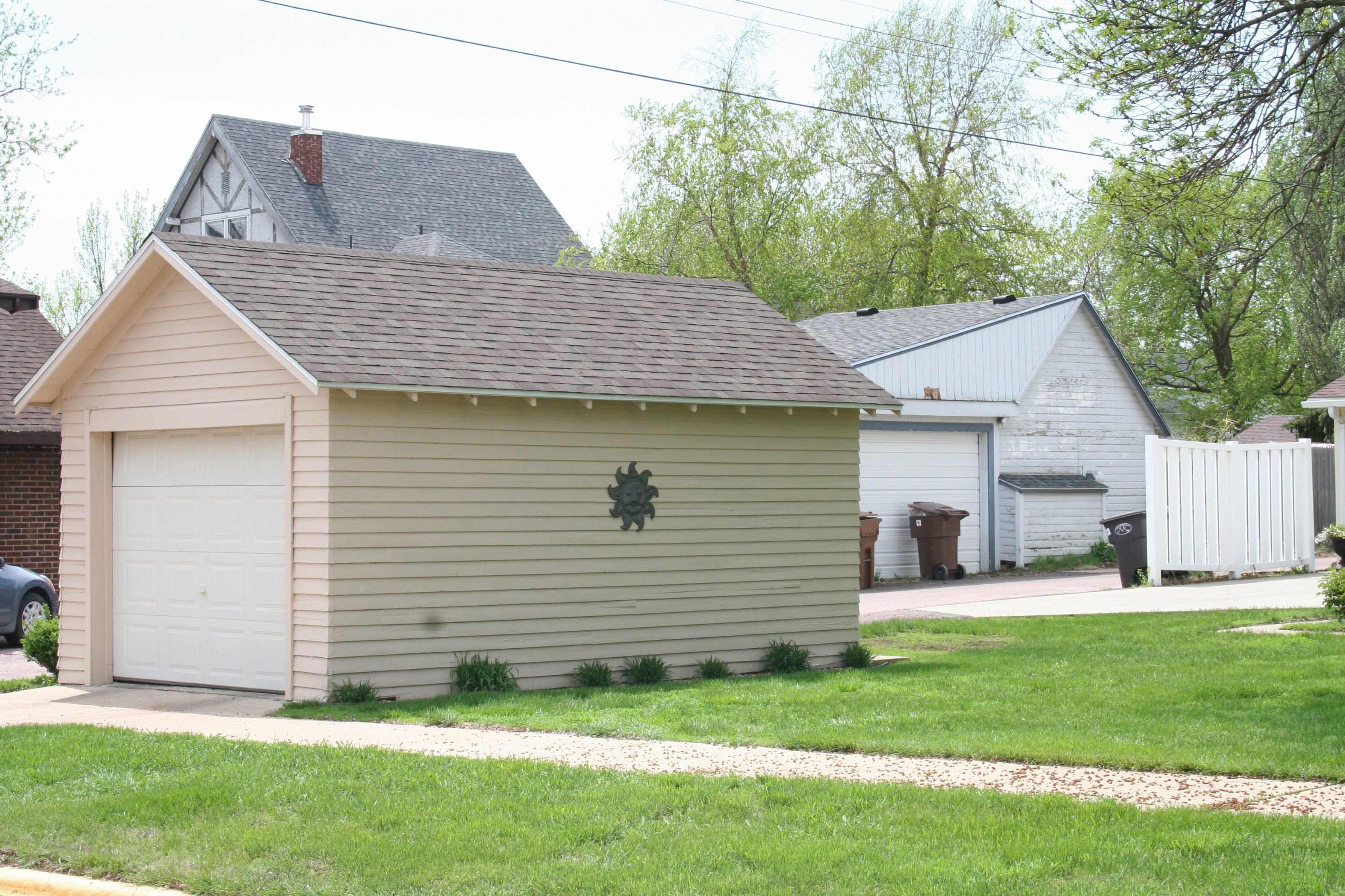 627 E 6th
