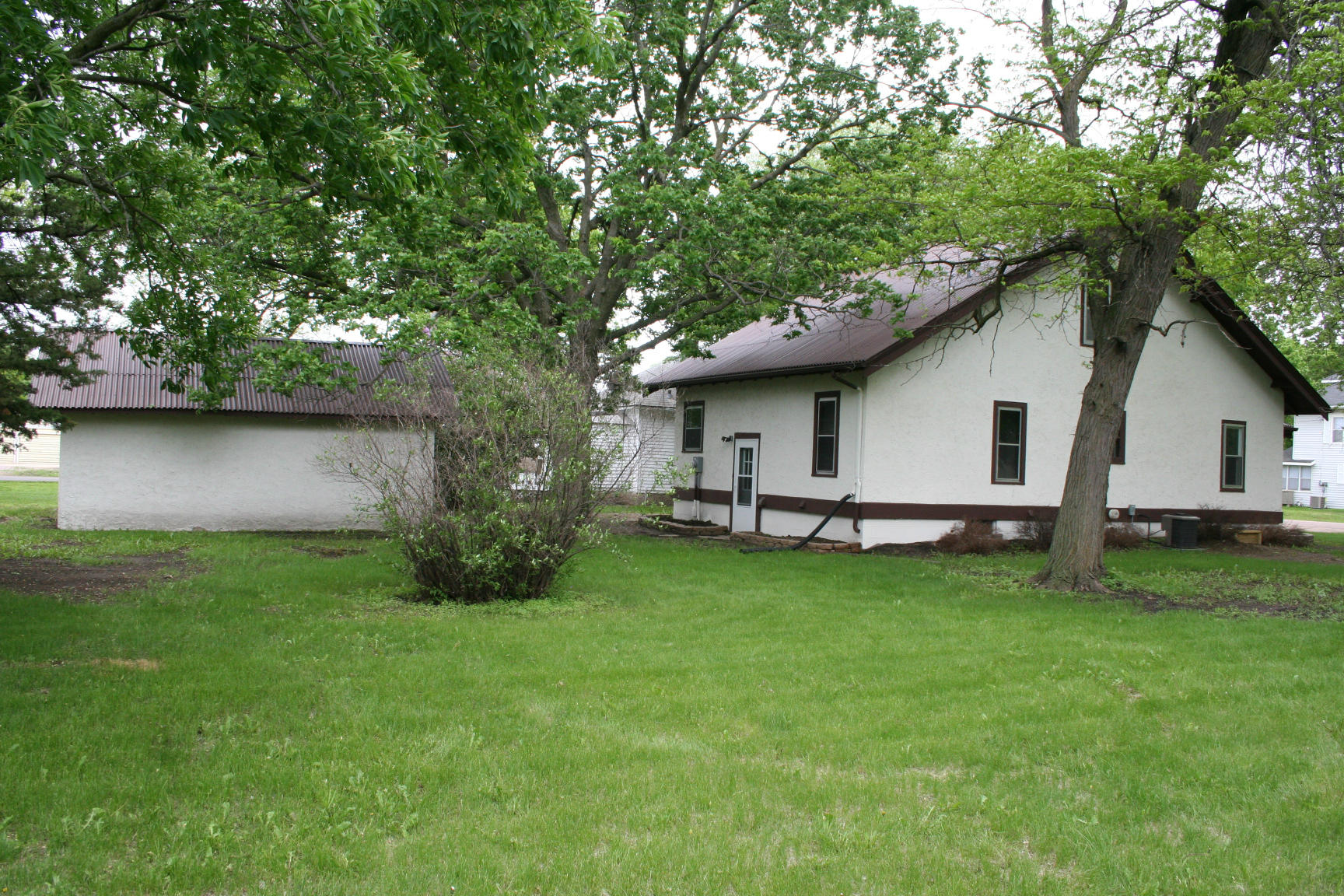 210 E 5th