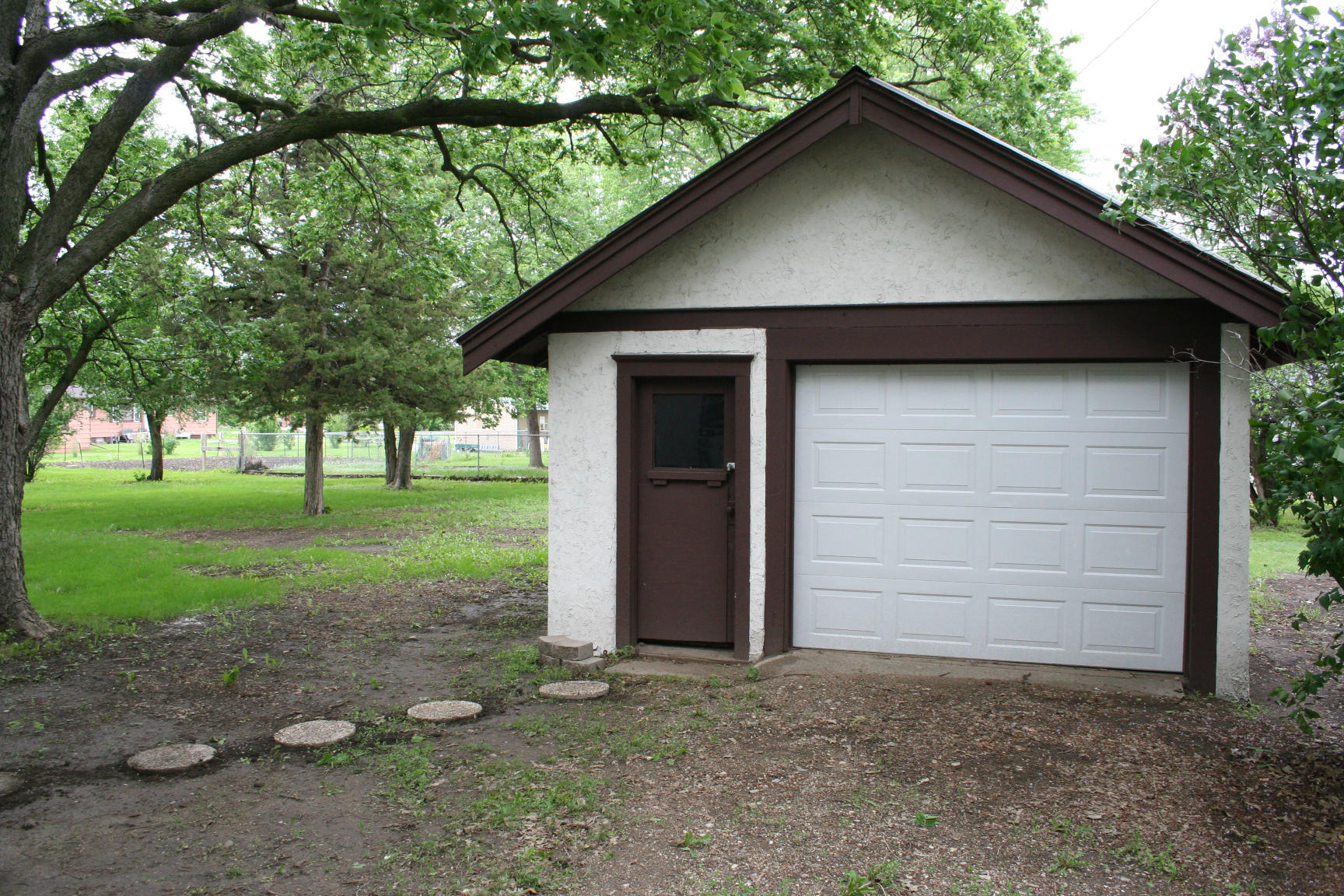 210 E 5th