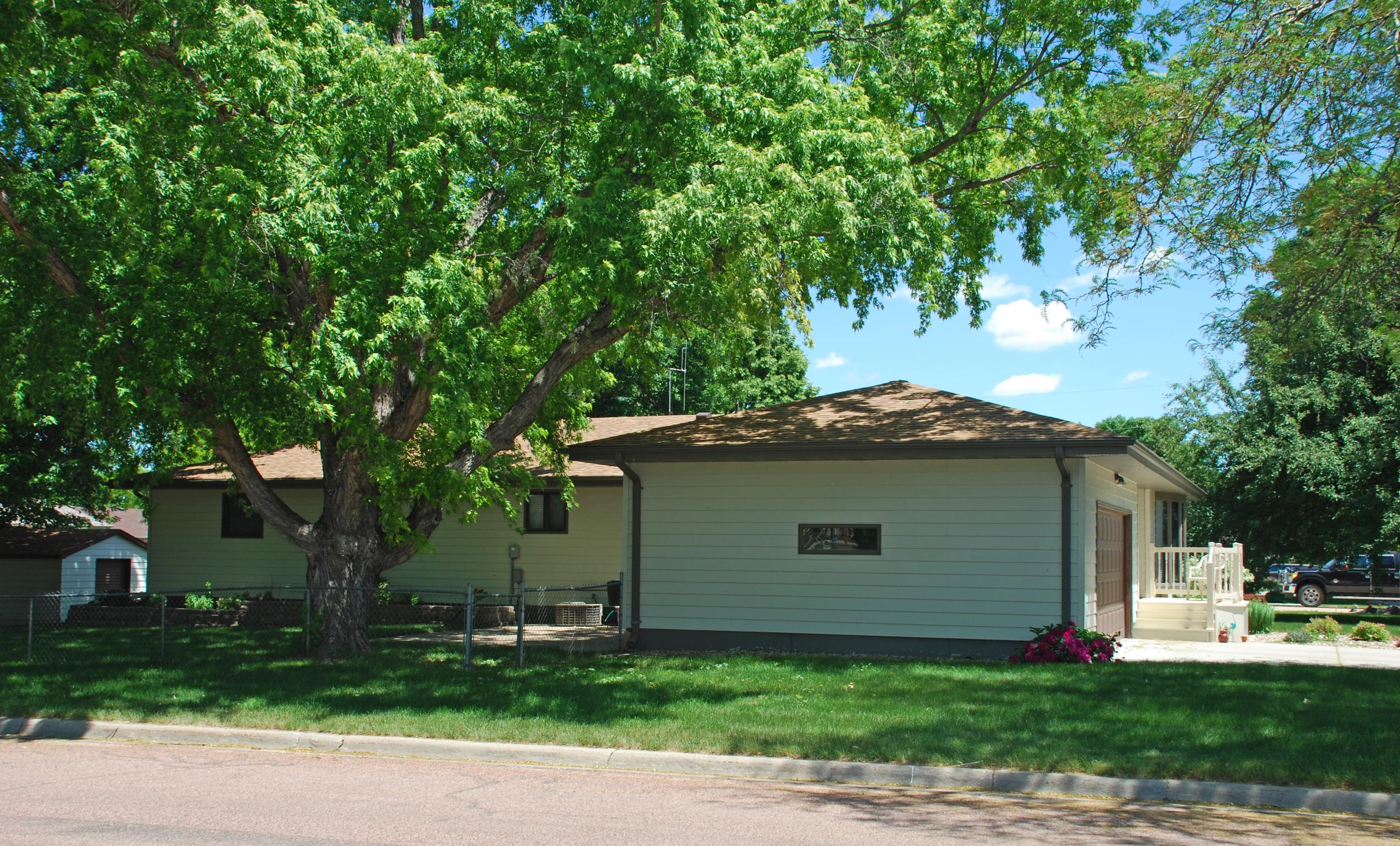 1028 W Cedar Ave