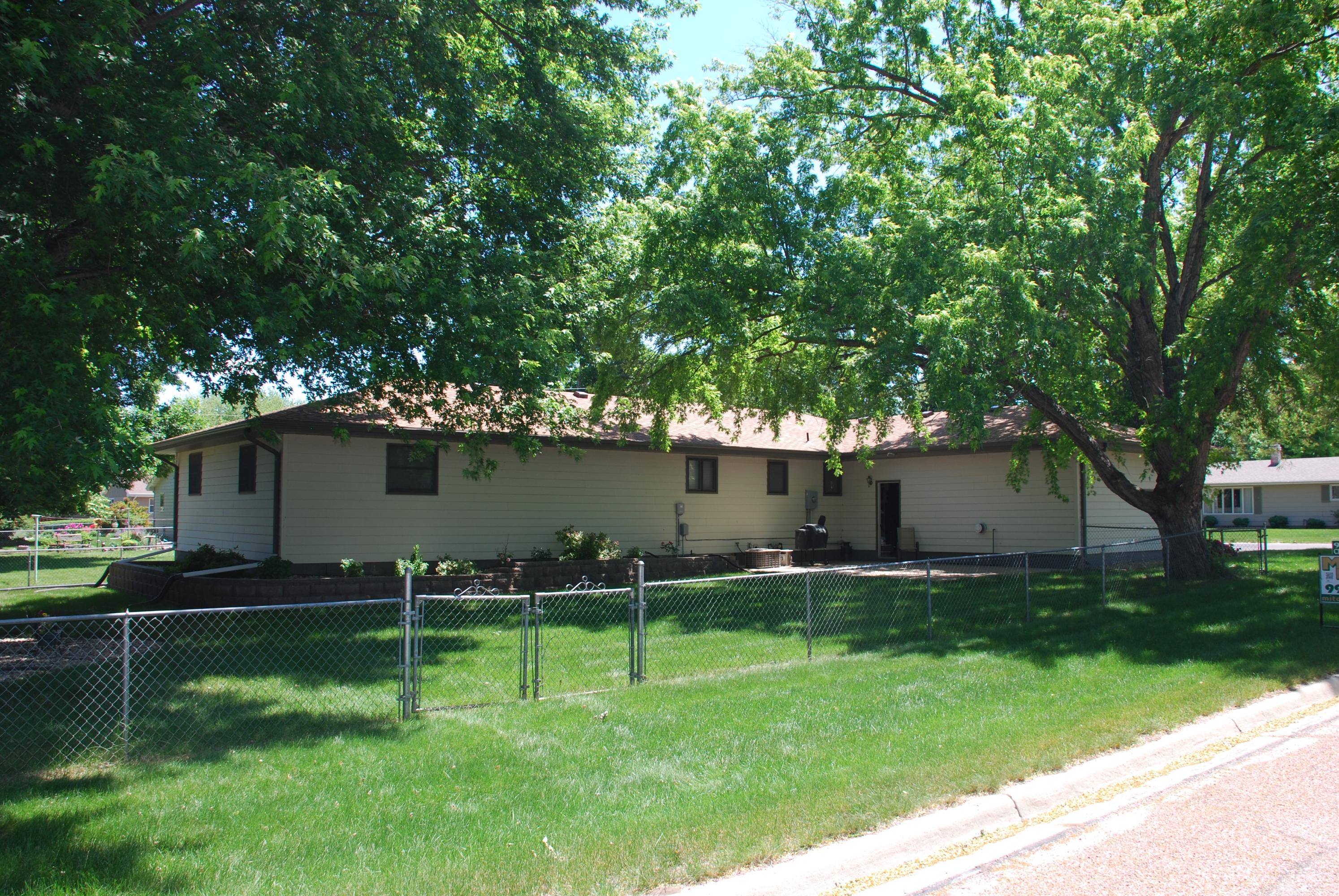 1028 W Cedar Ave