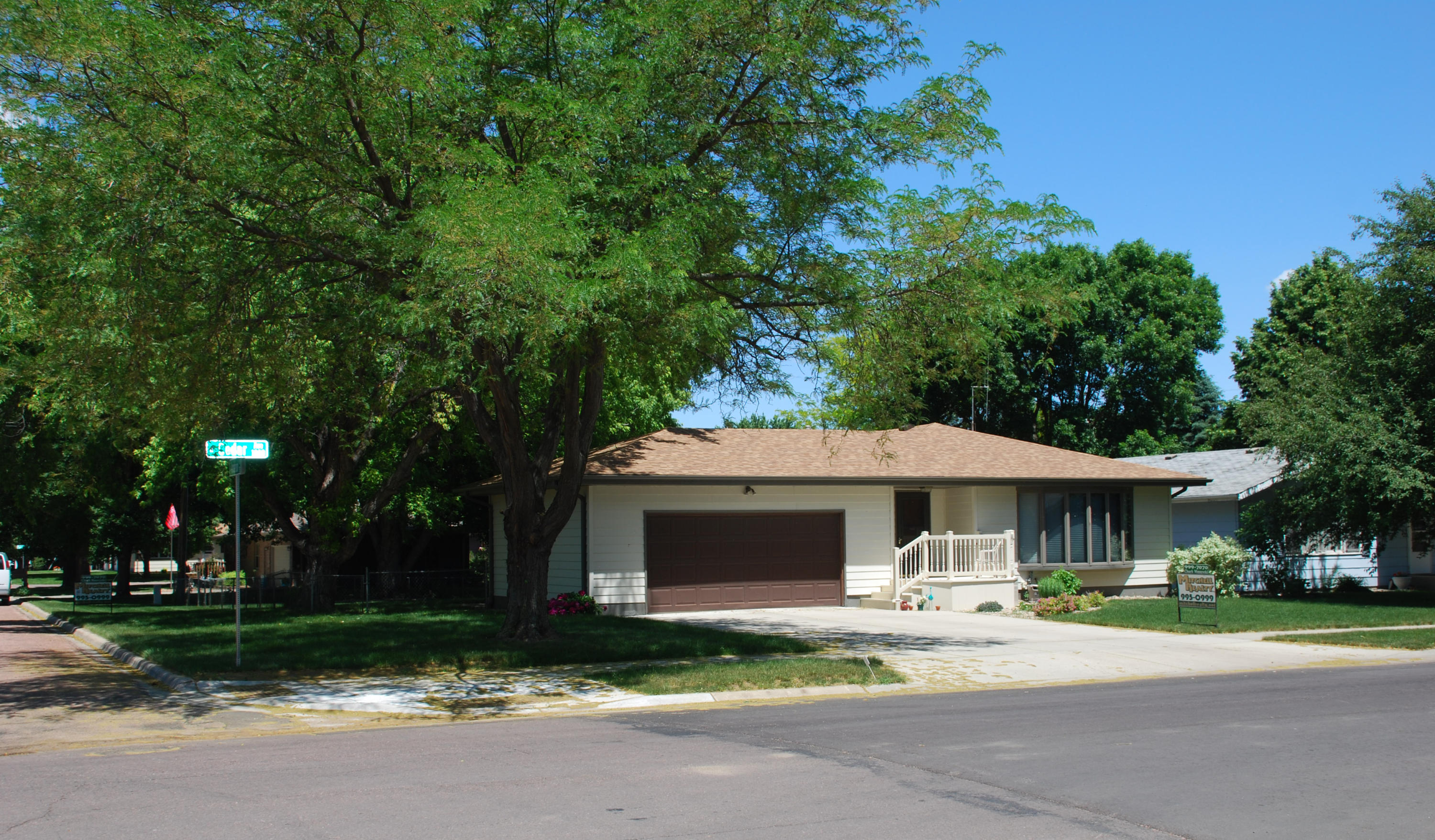 1028 W Cedar Ave