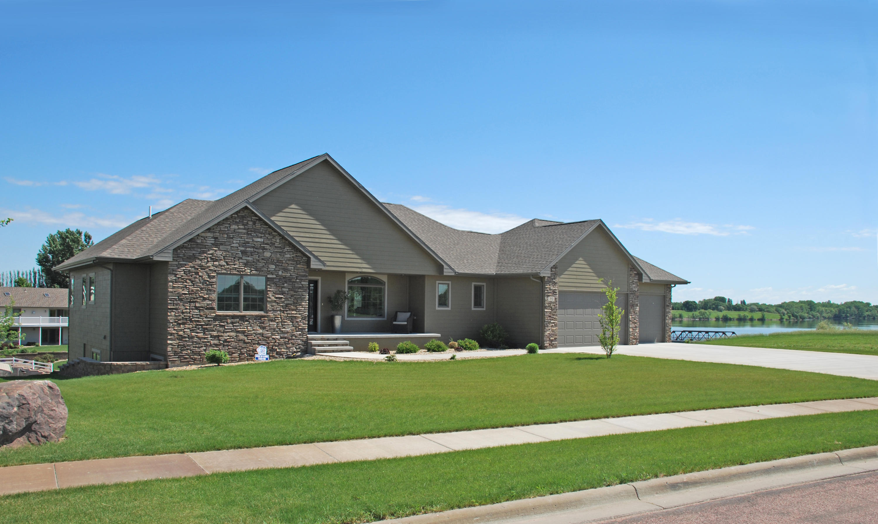 2932 Canal Cir