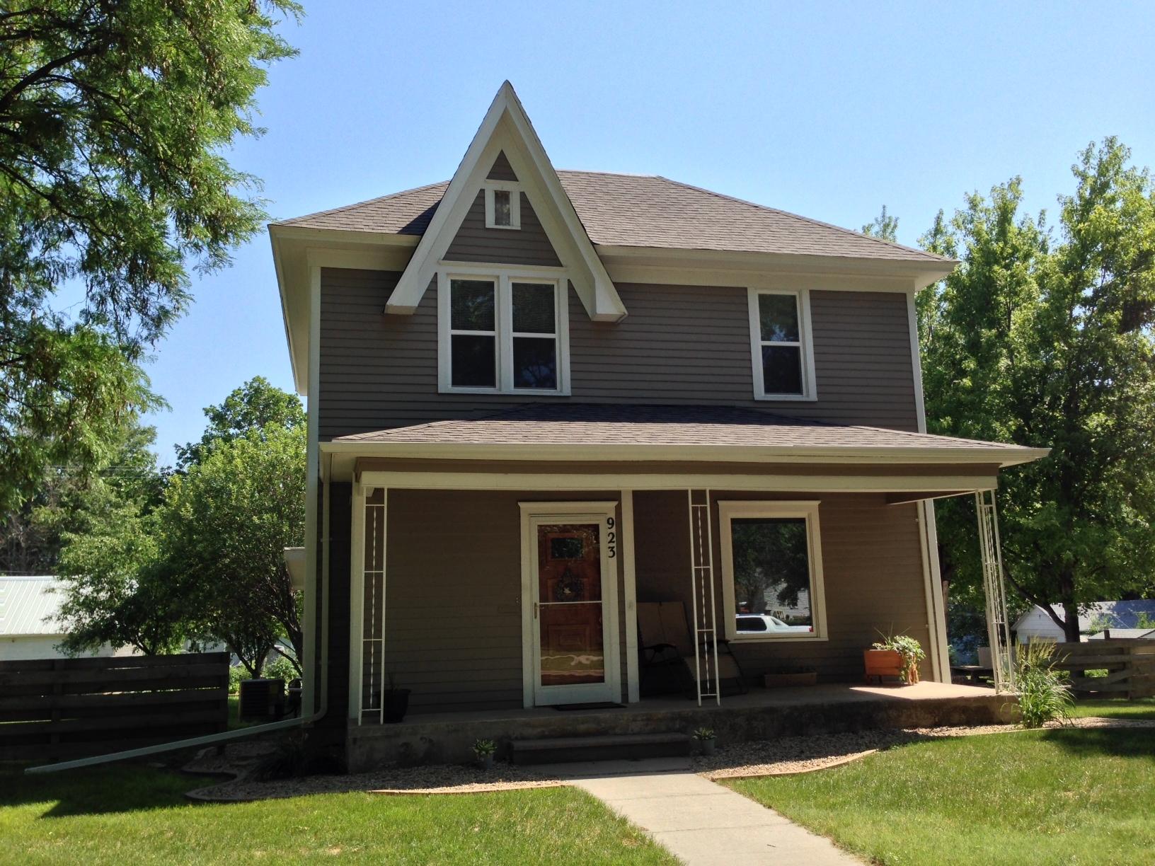923 W 4th Ave