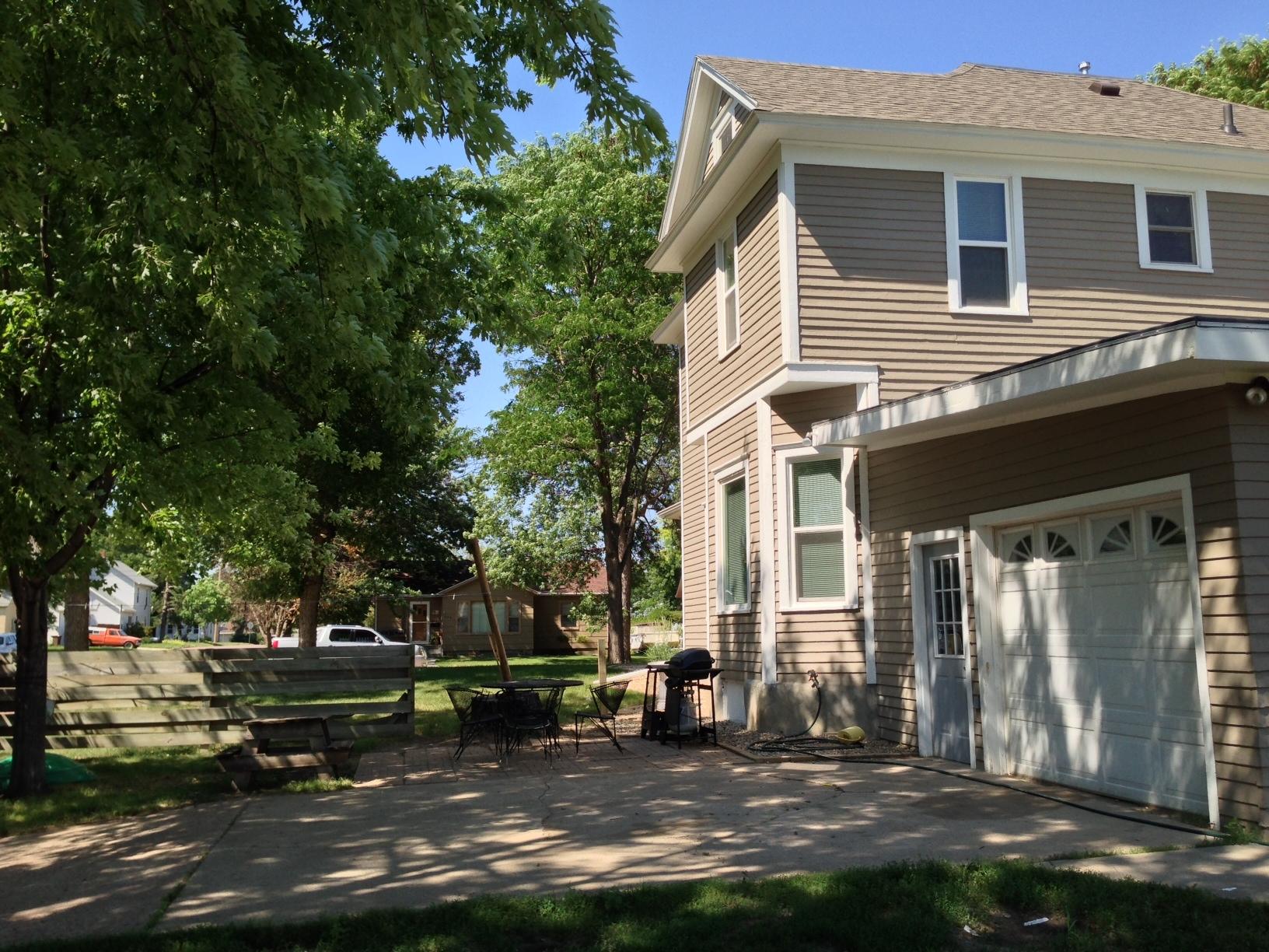 923 W 4th Ave