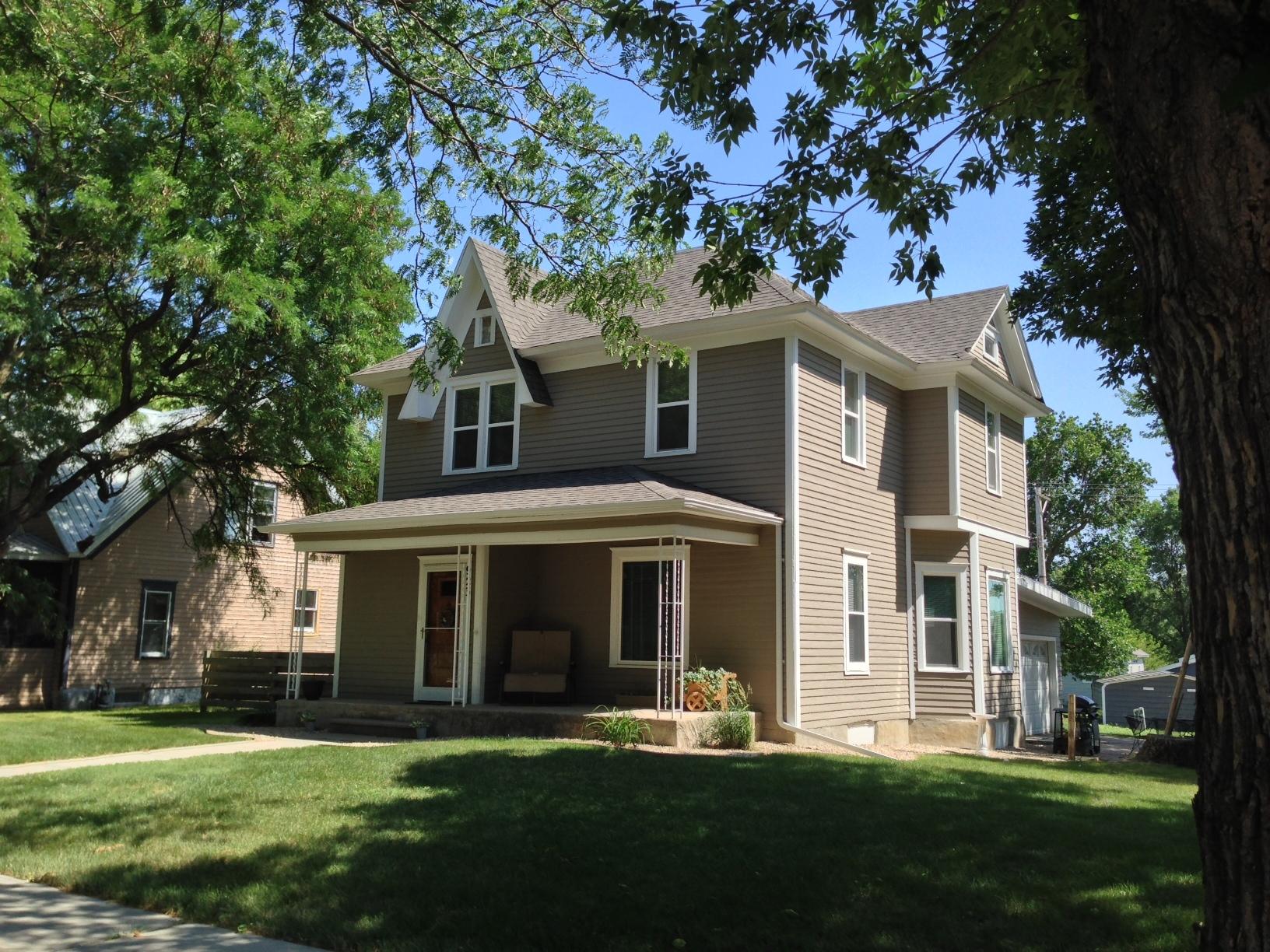 923 W 4th Ave