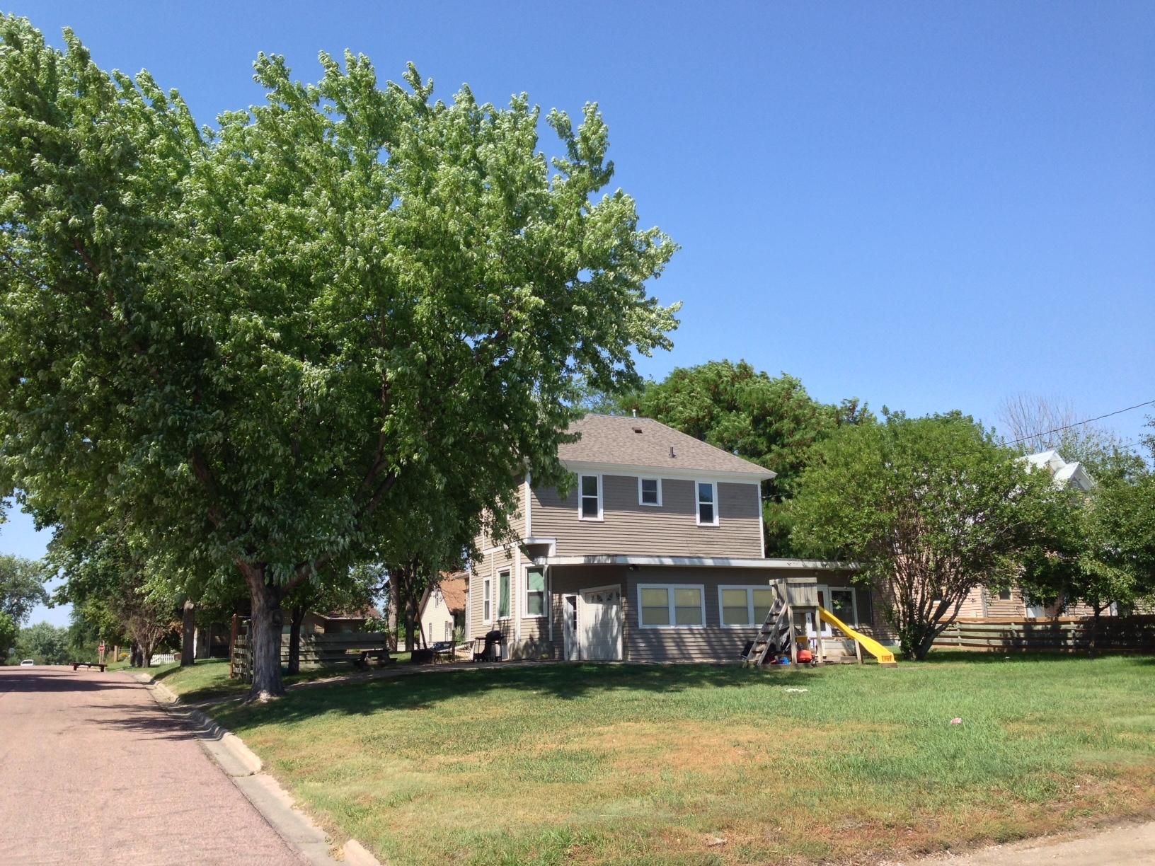 923 W 4th Ave