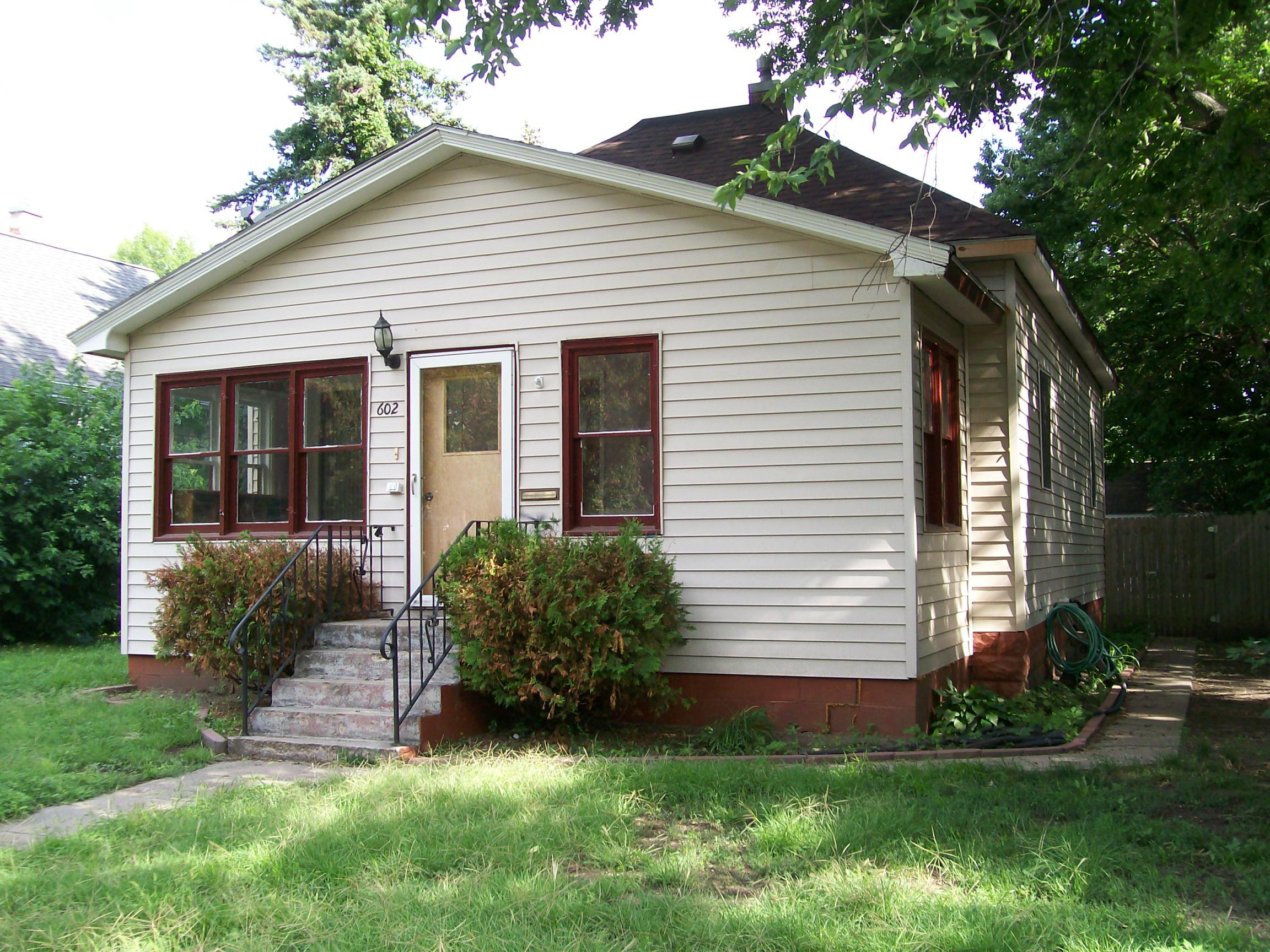 602 E 2nd St