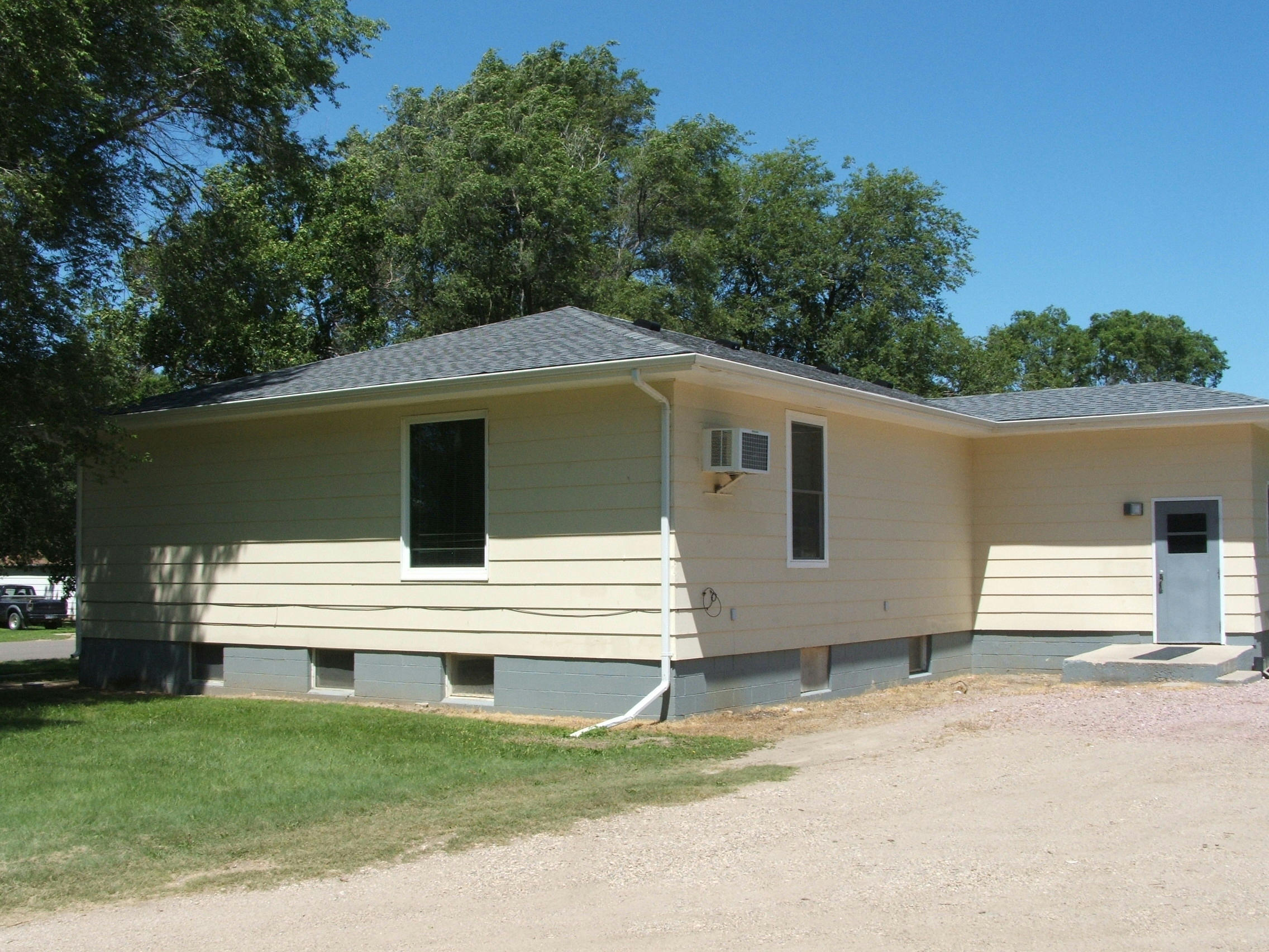 210 N Lindman