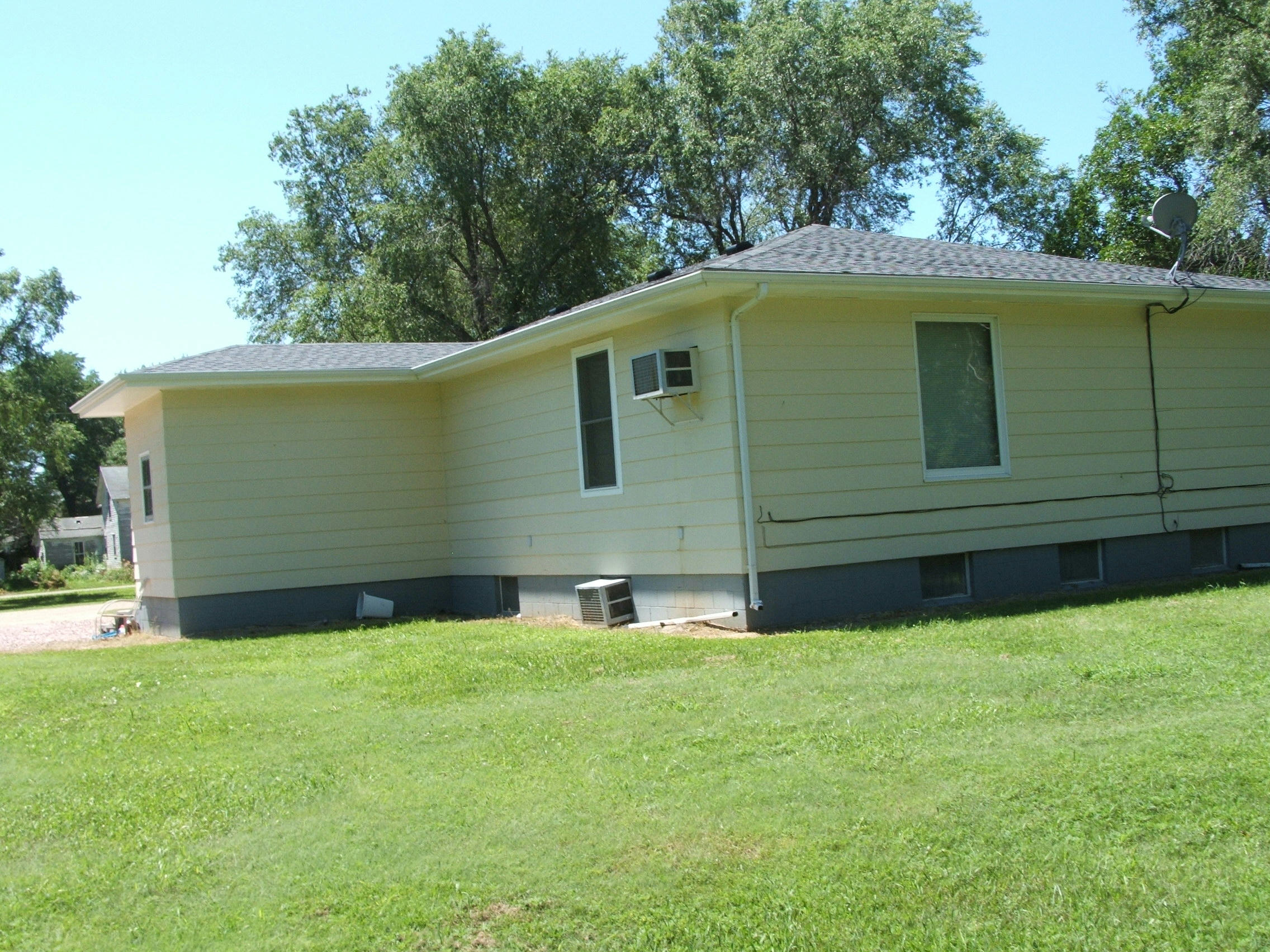 210 N Lindman