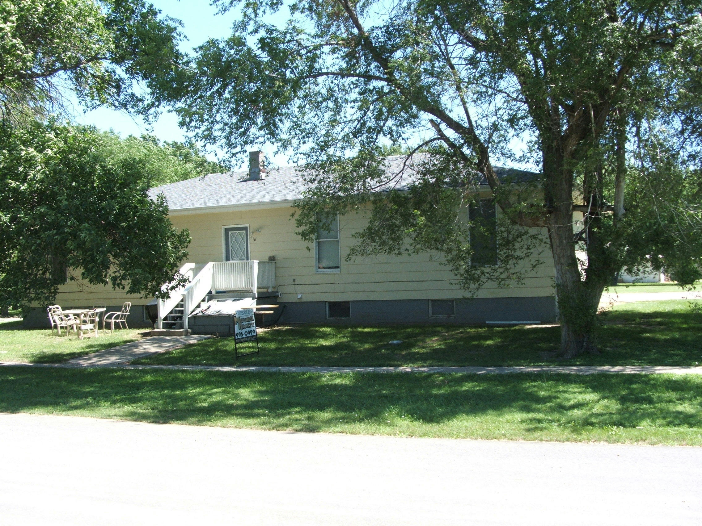 210 N Lindman