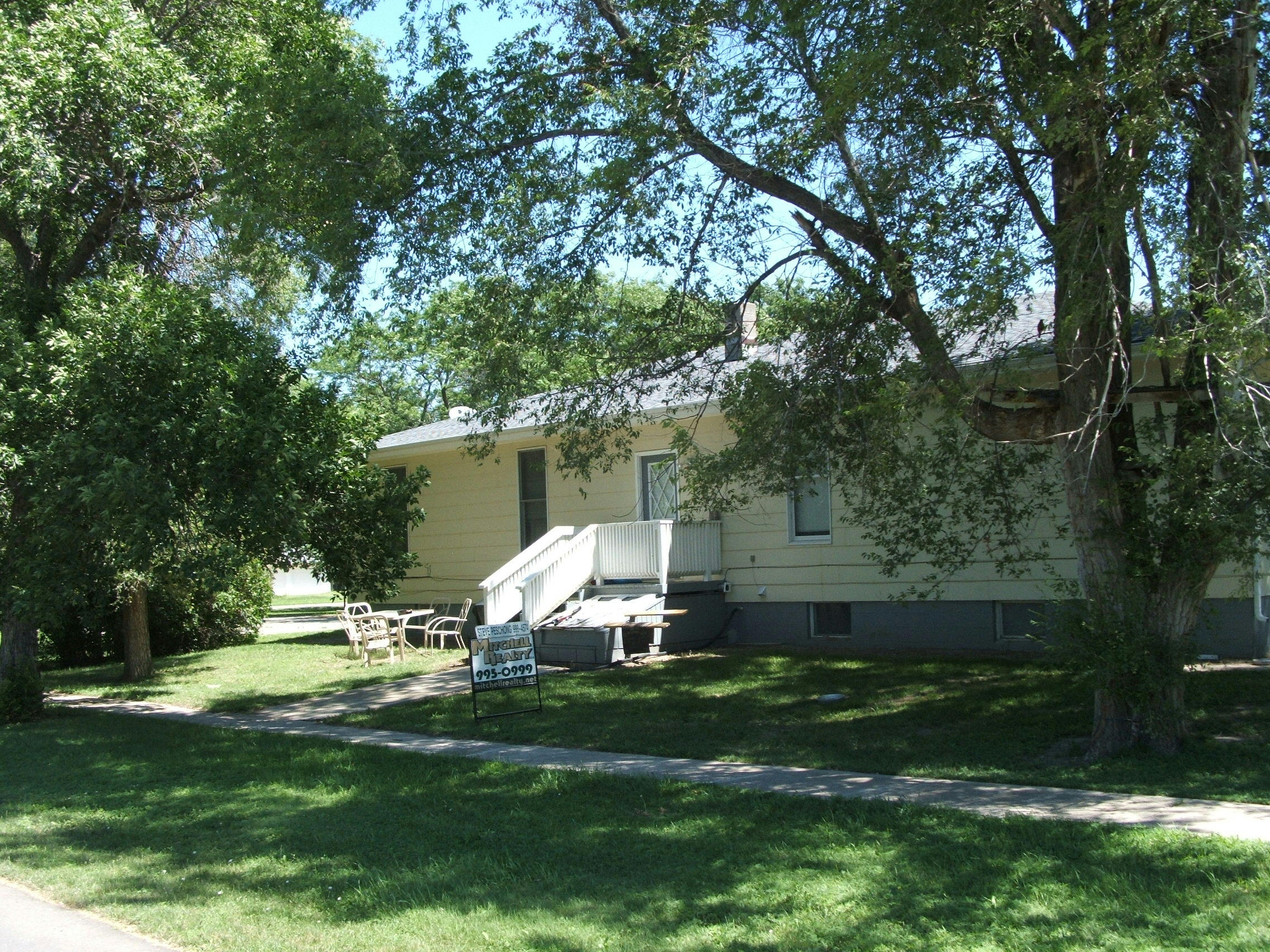 210 N Lindman