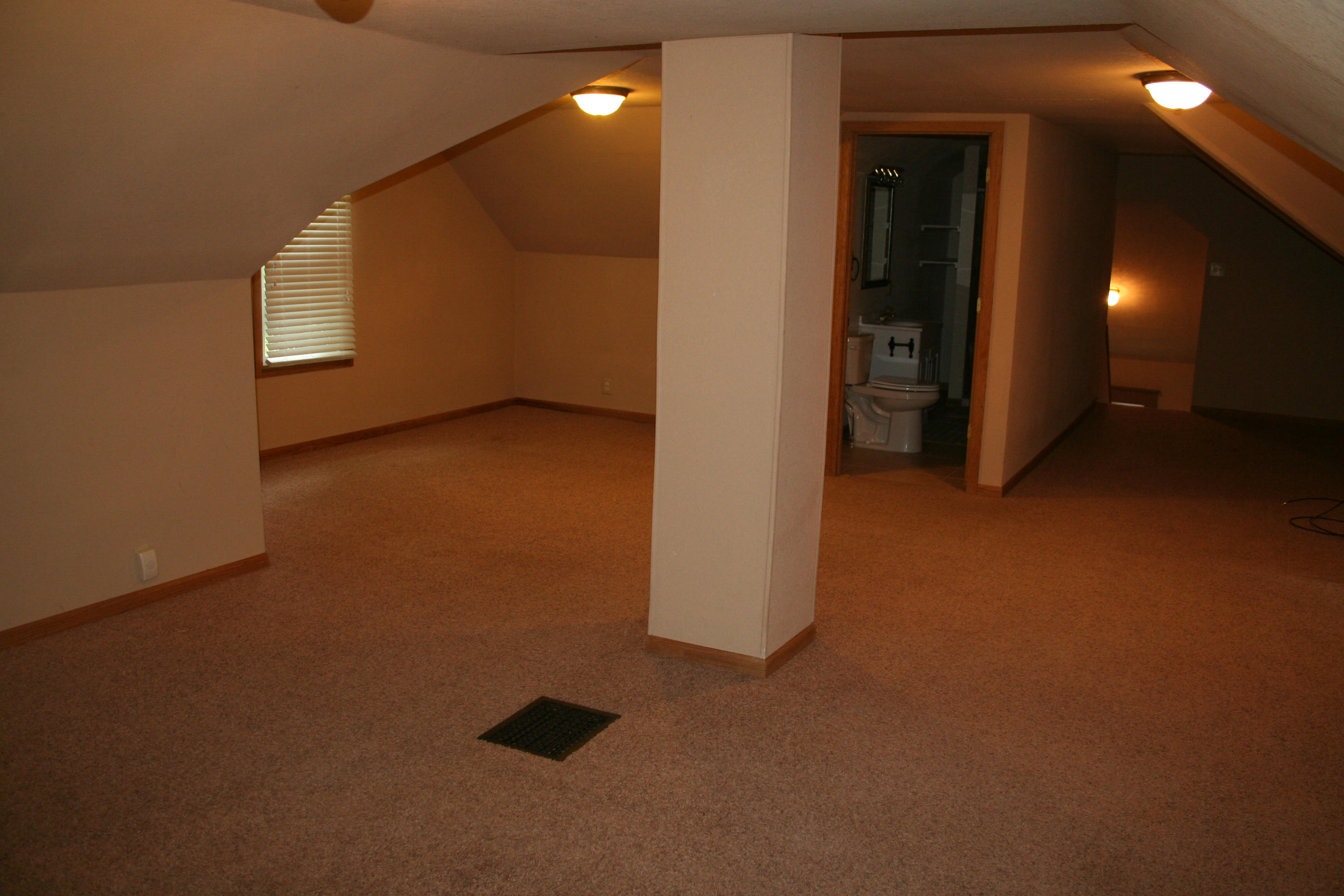 816 W 4th Ave