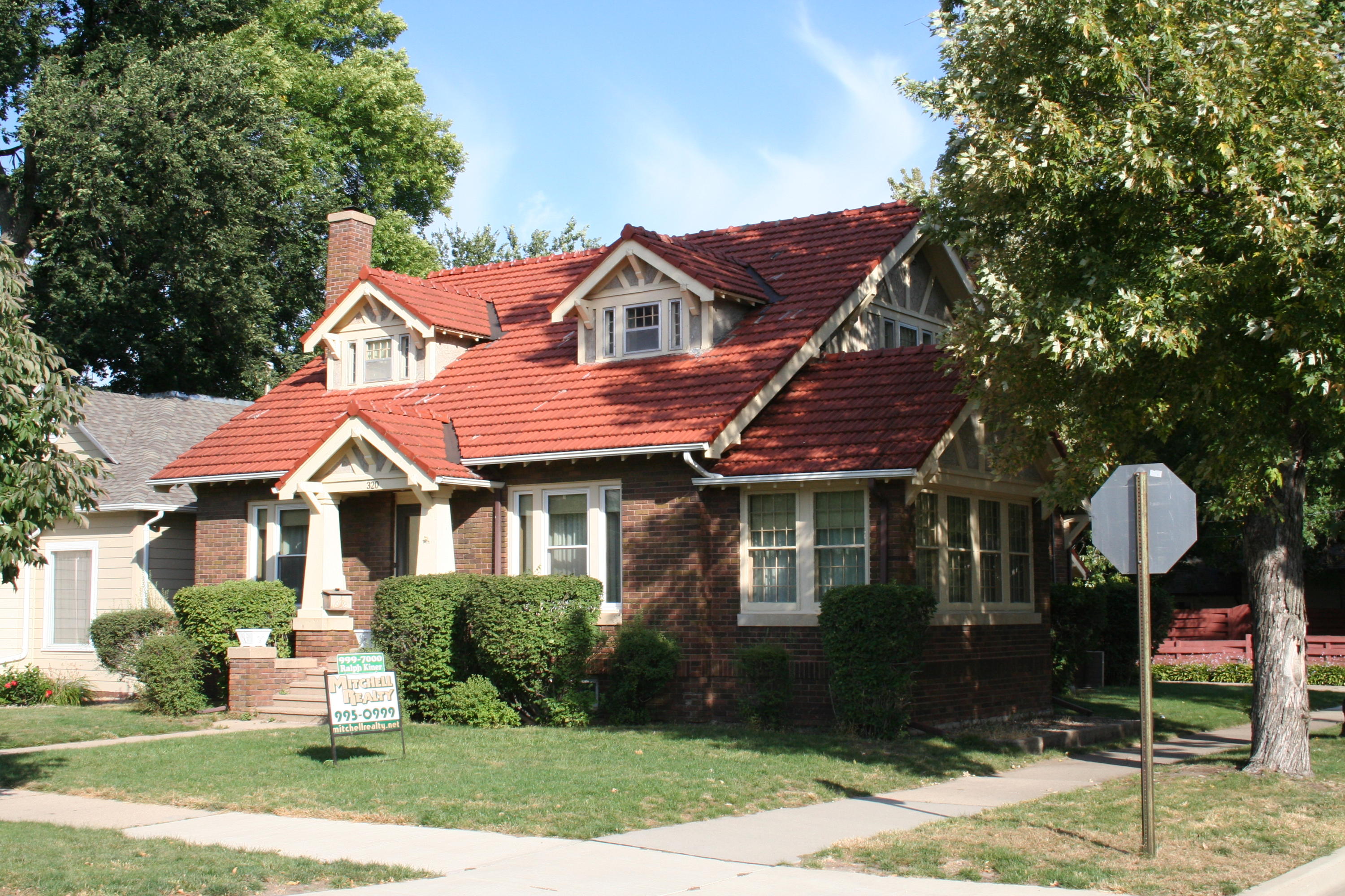 320 E 3rd Ave