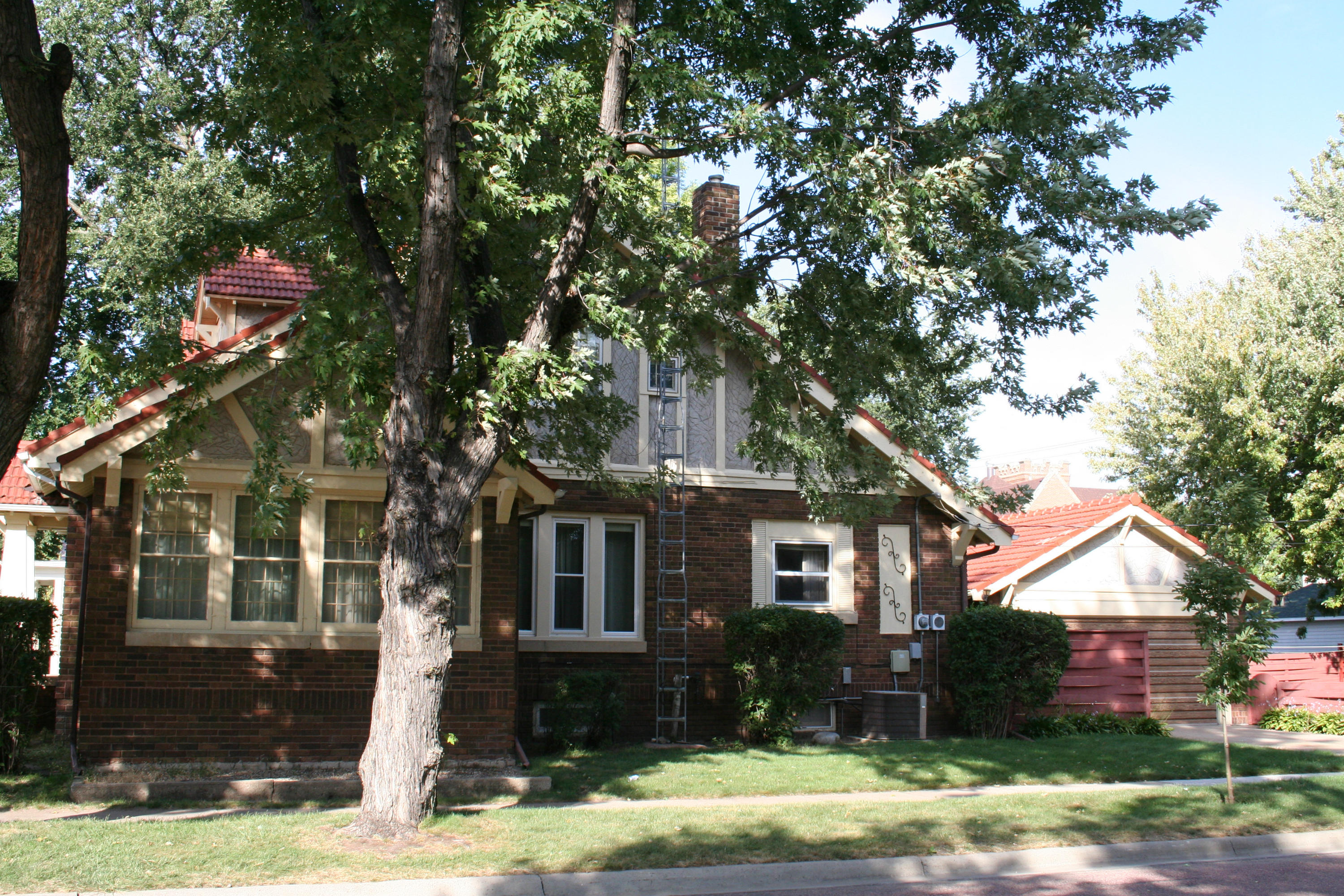 320 E 3rd Ave