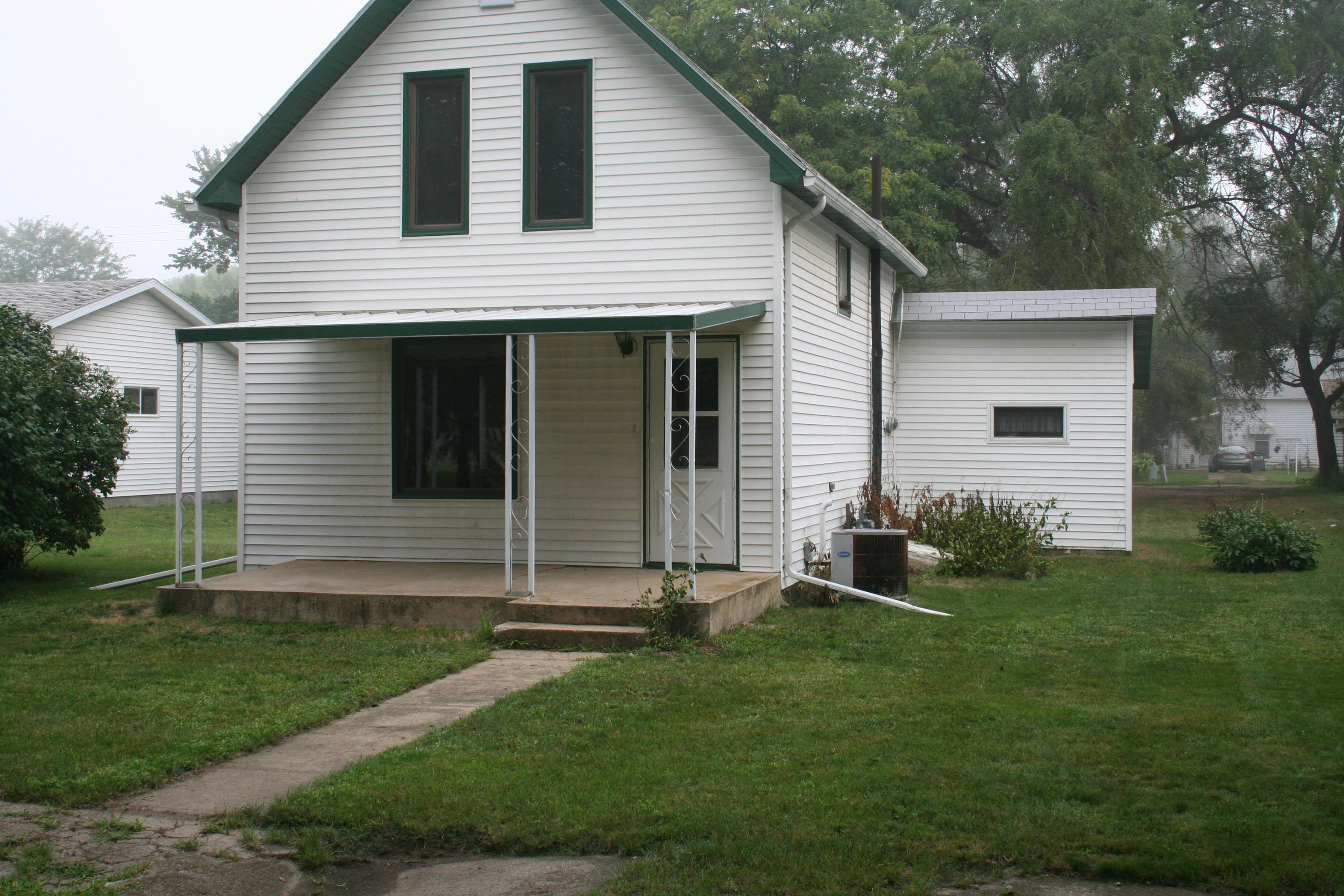 210 E 3rd