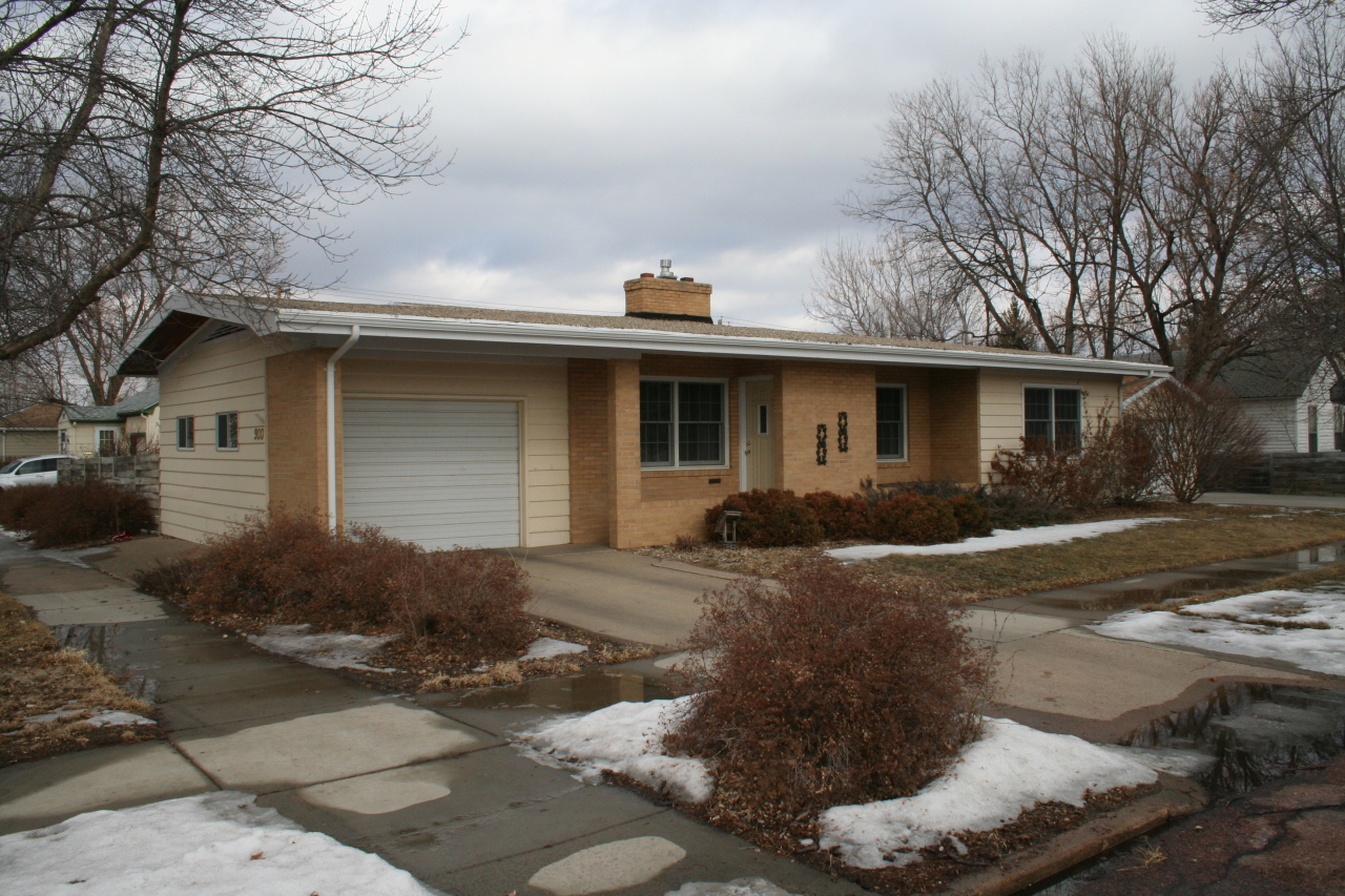 900 E 6th Ave