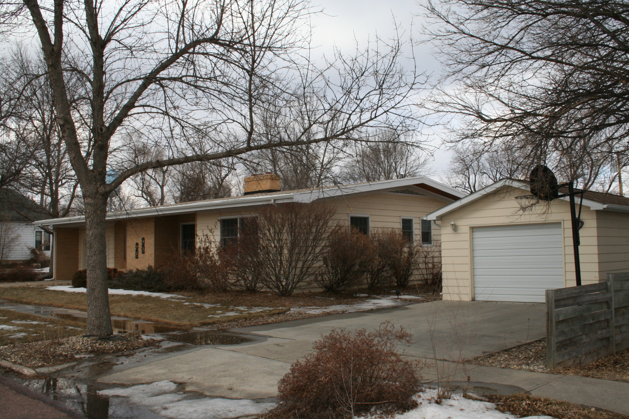 900 E 6th Ave