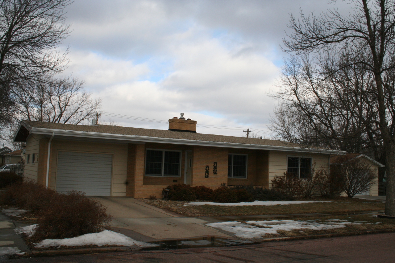 900 E 6th Ave