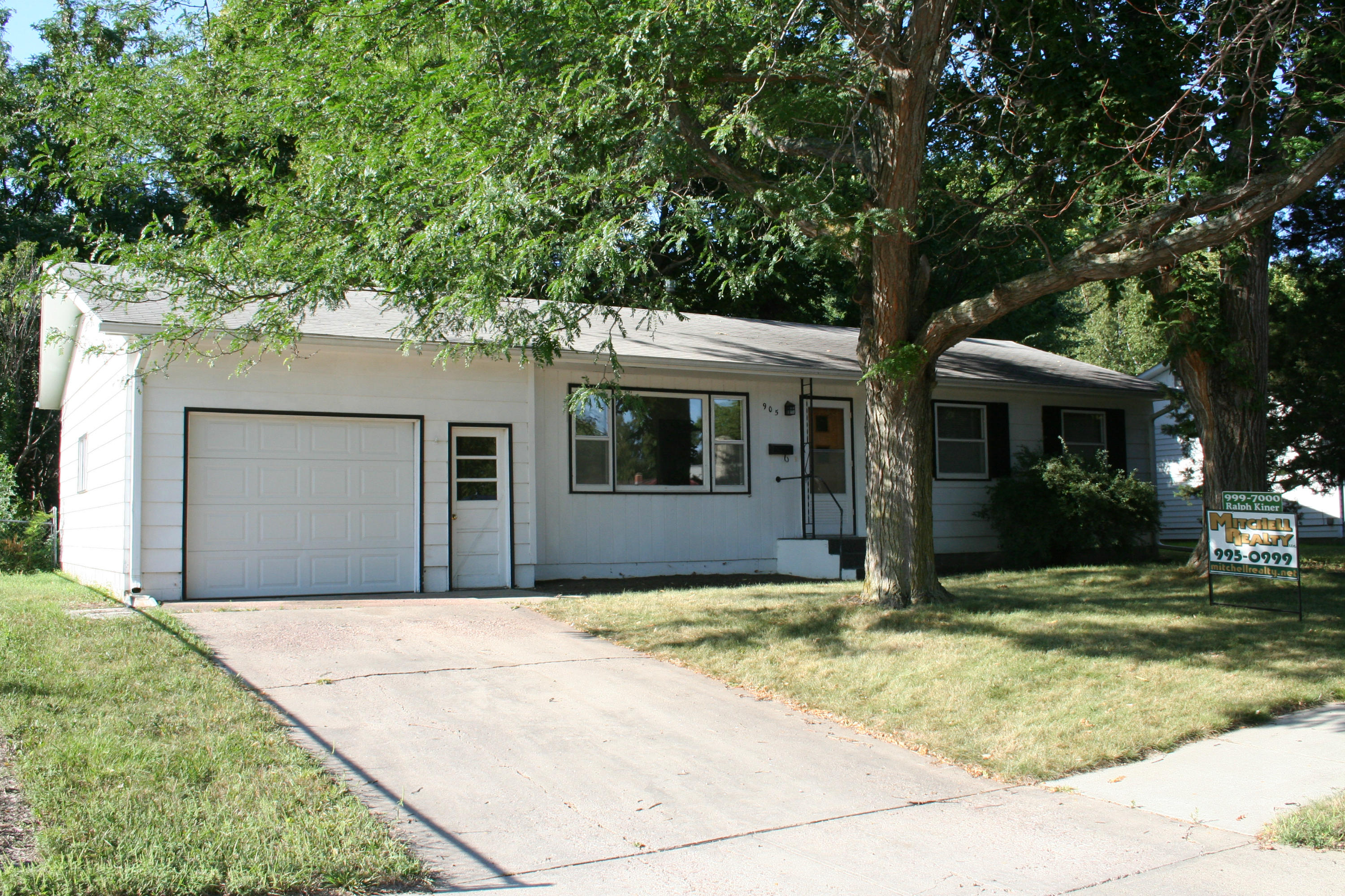 905 W Elm St