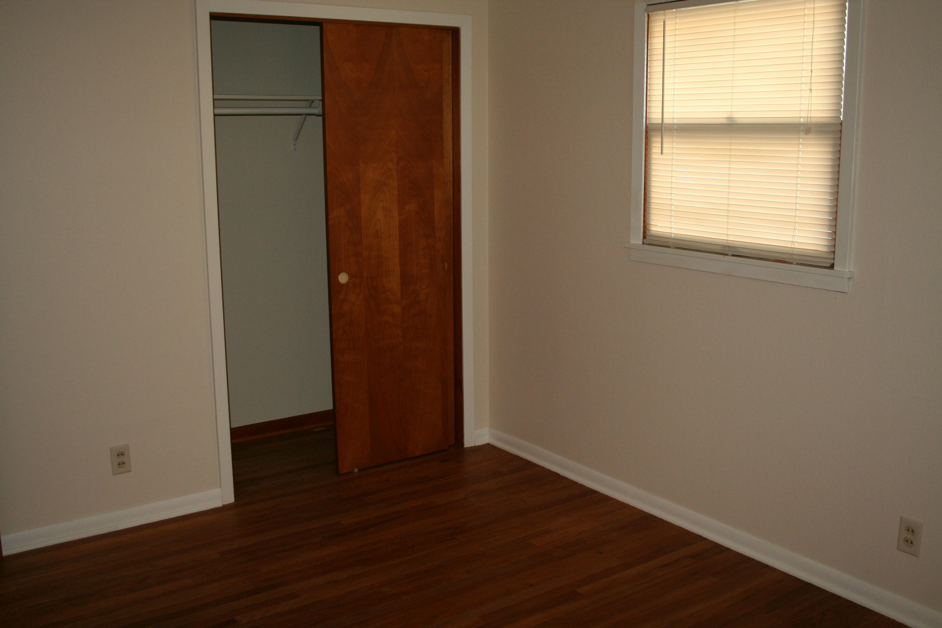 905 W Elm St
