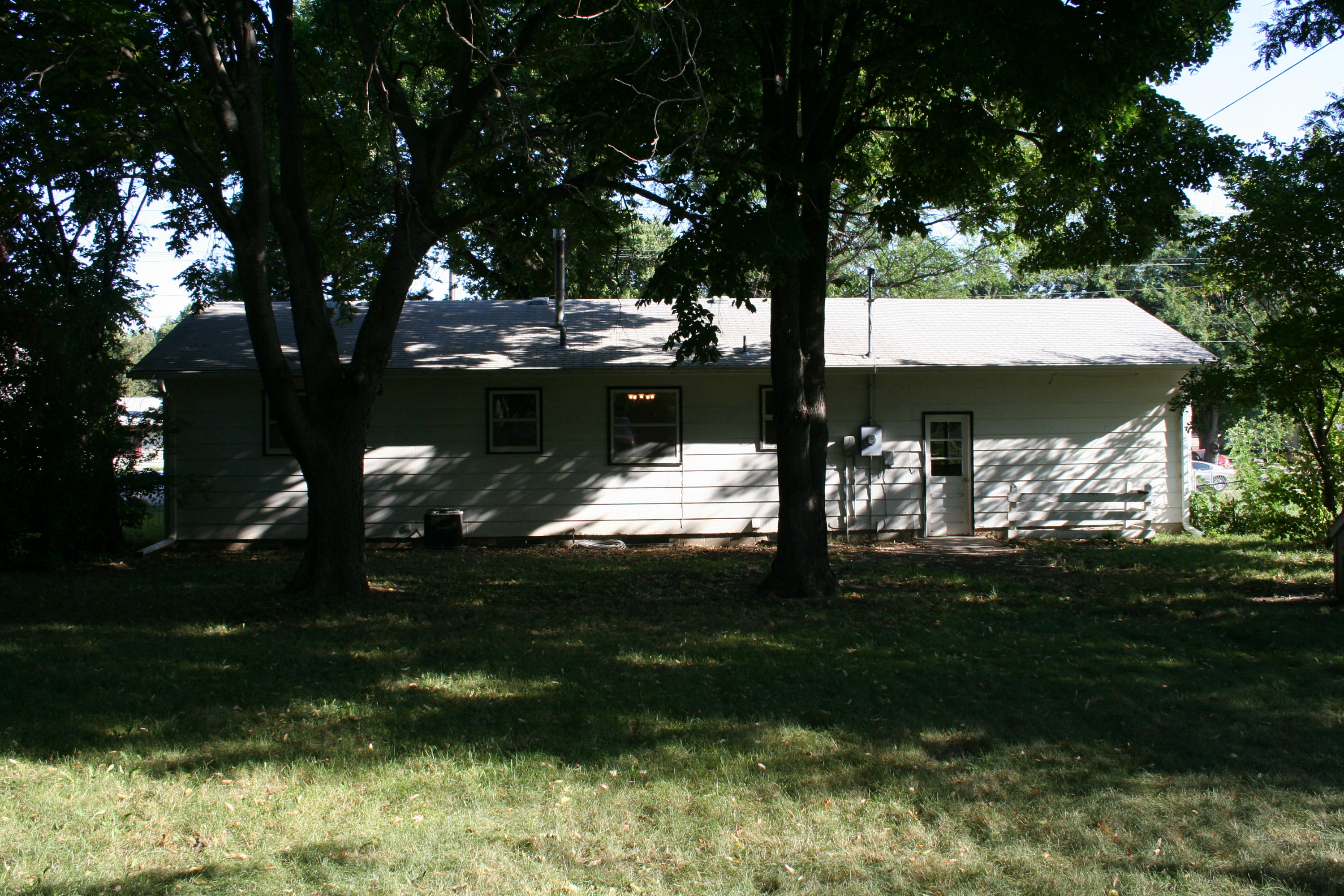 905 W Elm St