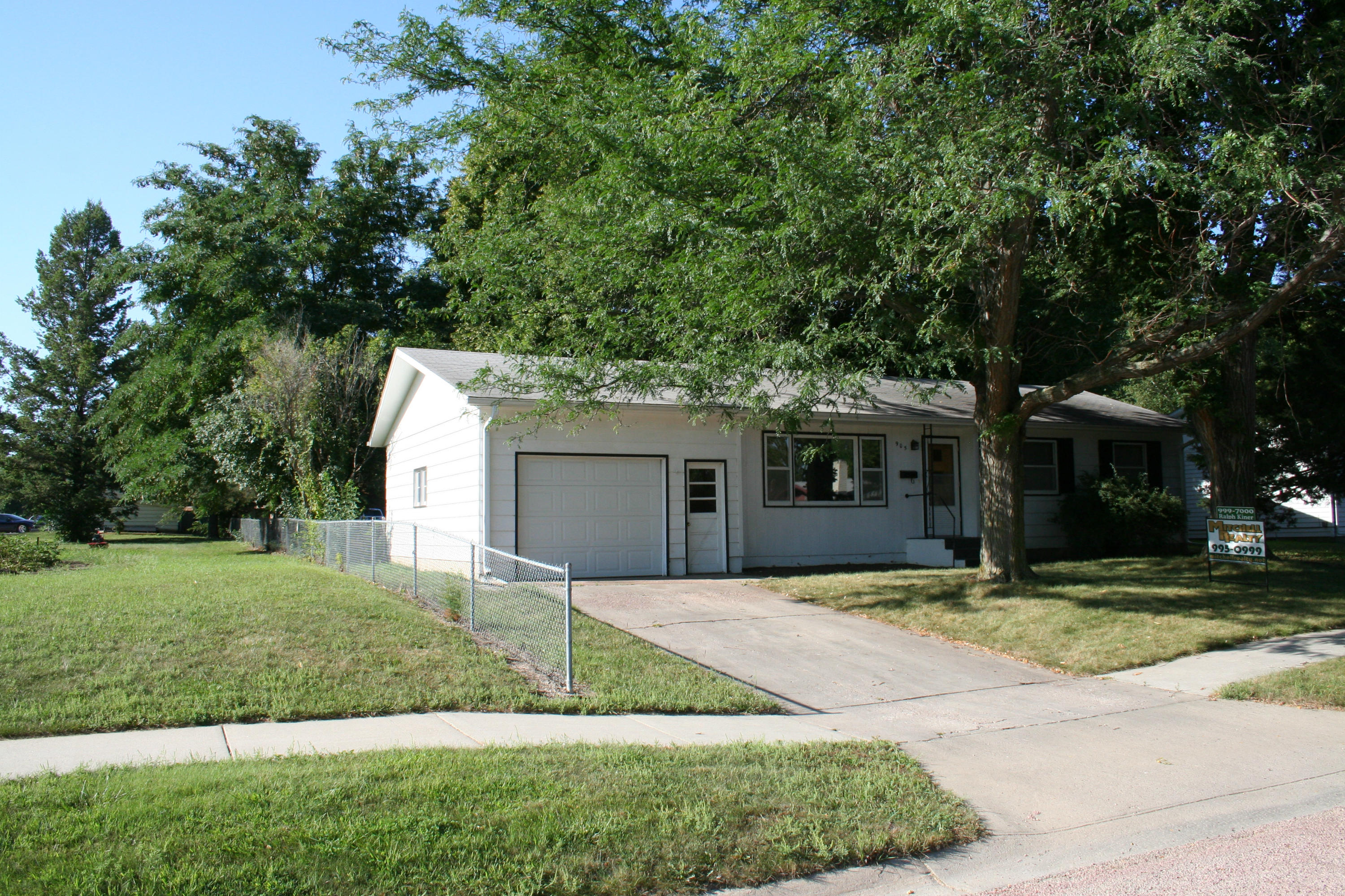905 W Elm St
