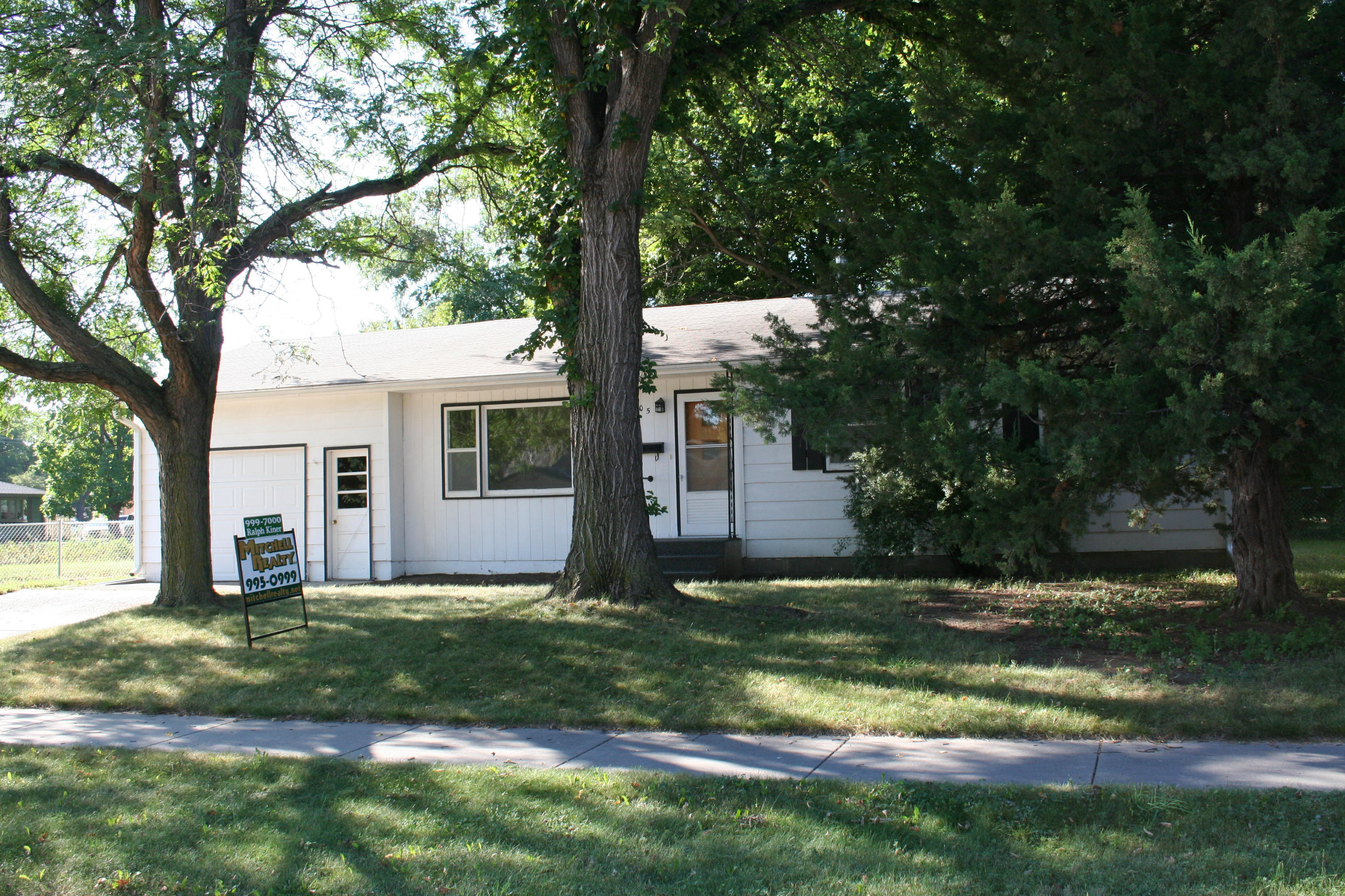 905 W Elm St