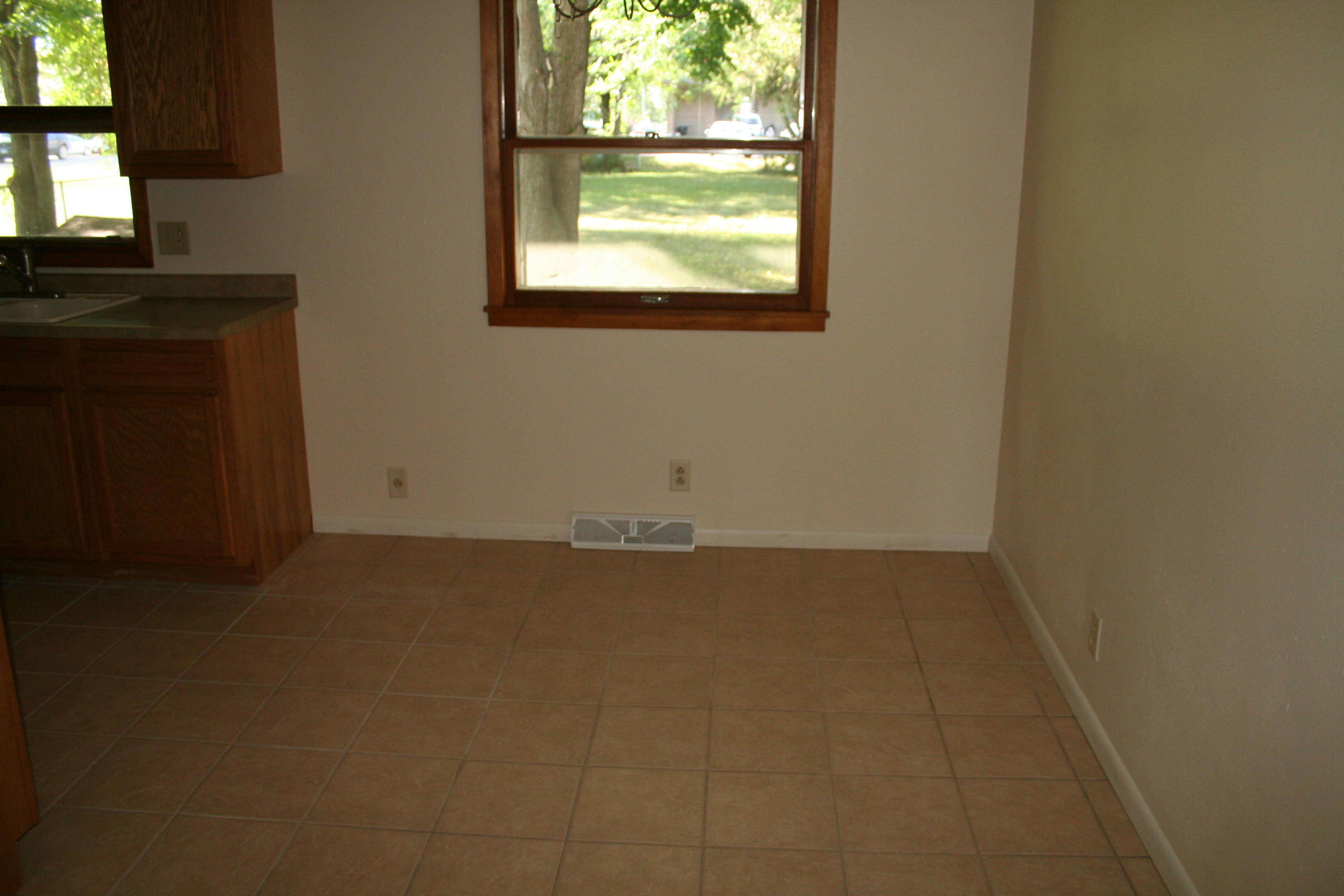 905 W Elm St