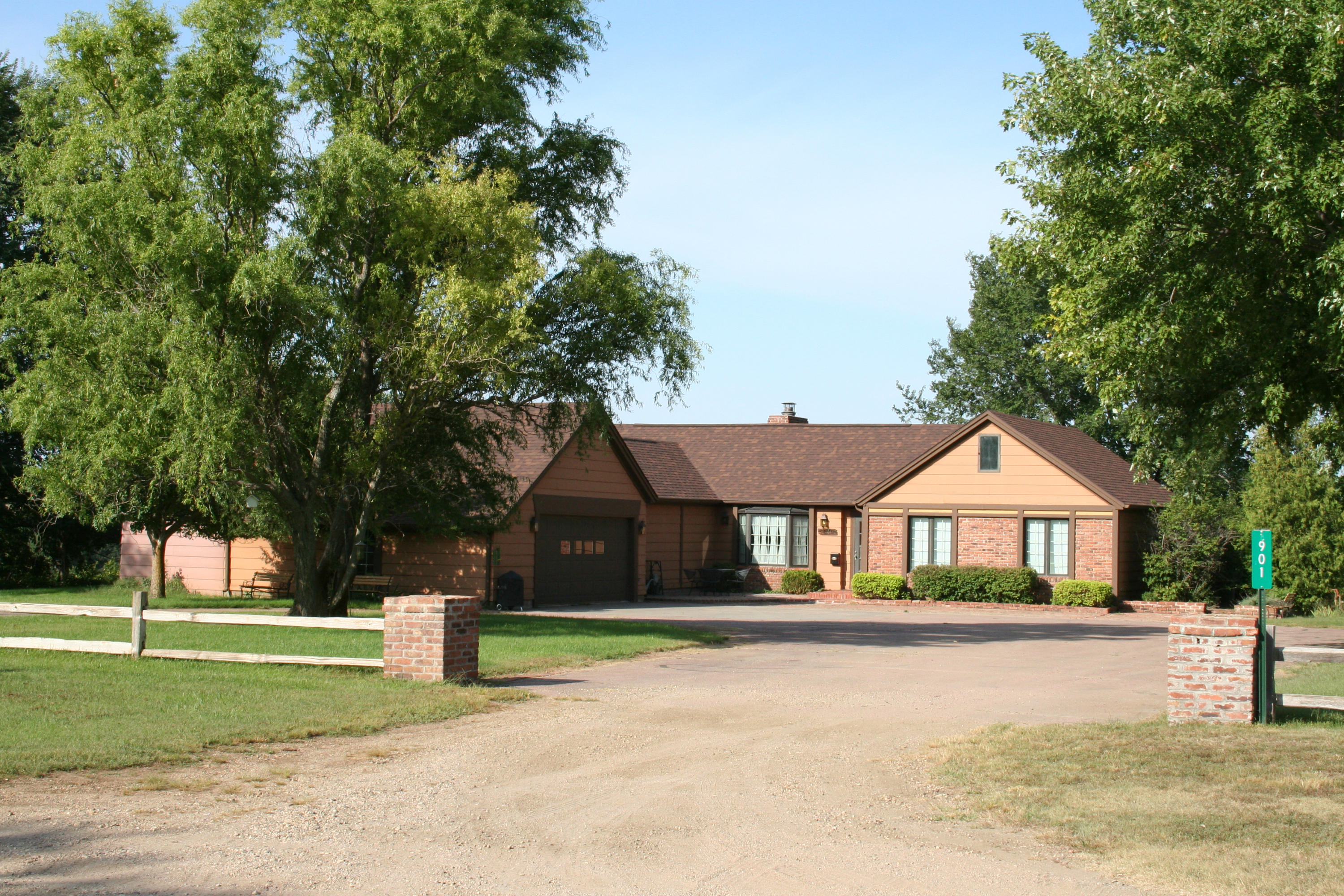 901 N Gale Rd