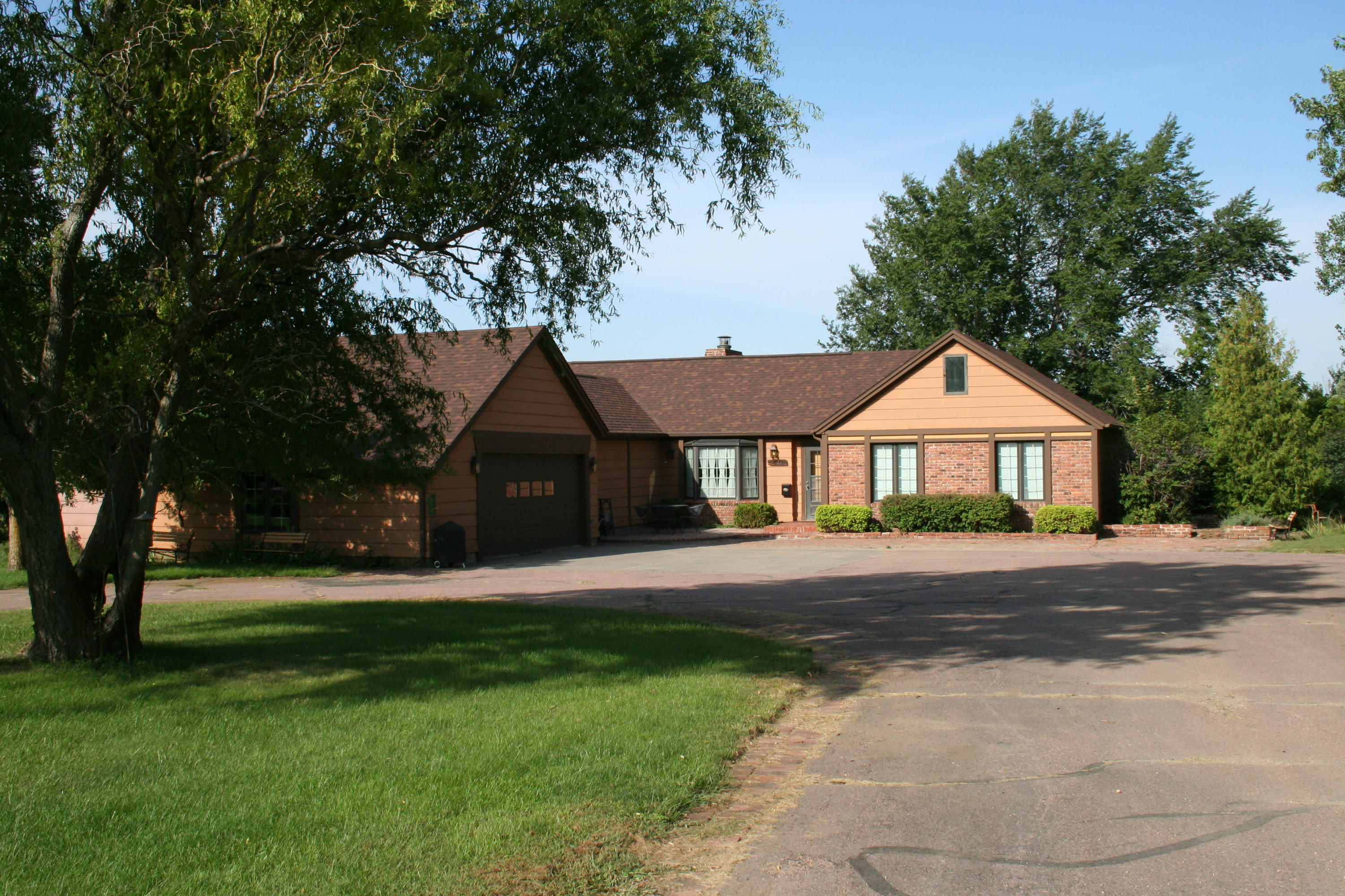 901 N Gale Rd