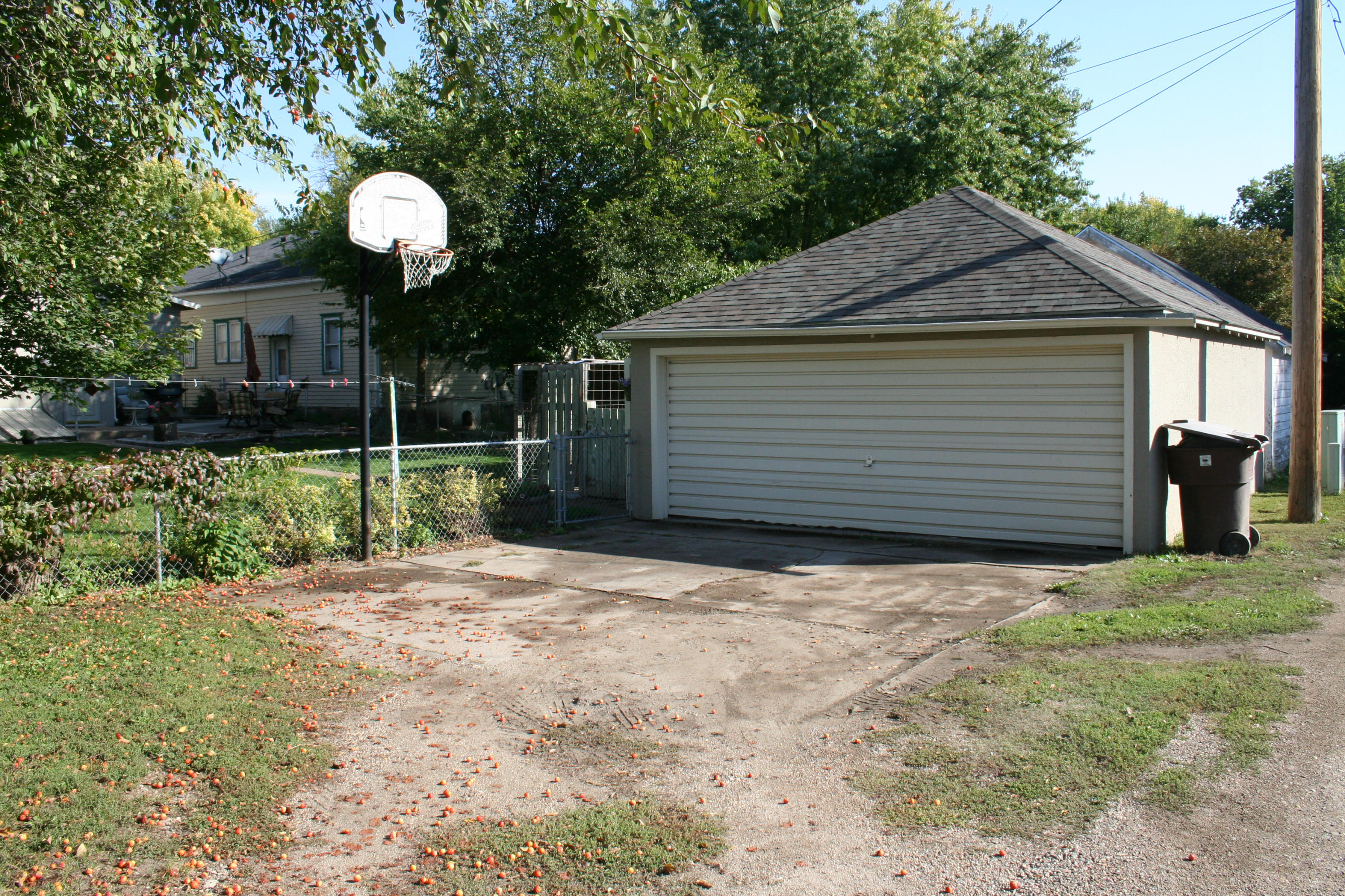 417 E 3rd Ave