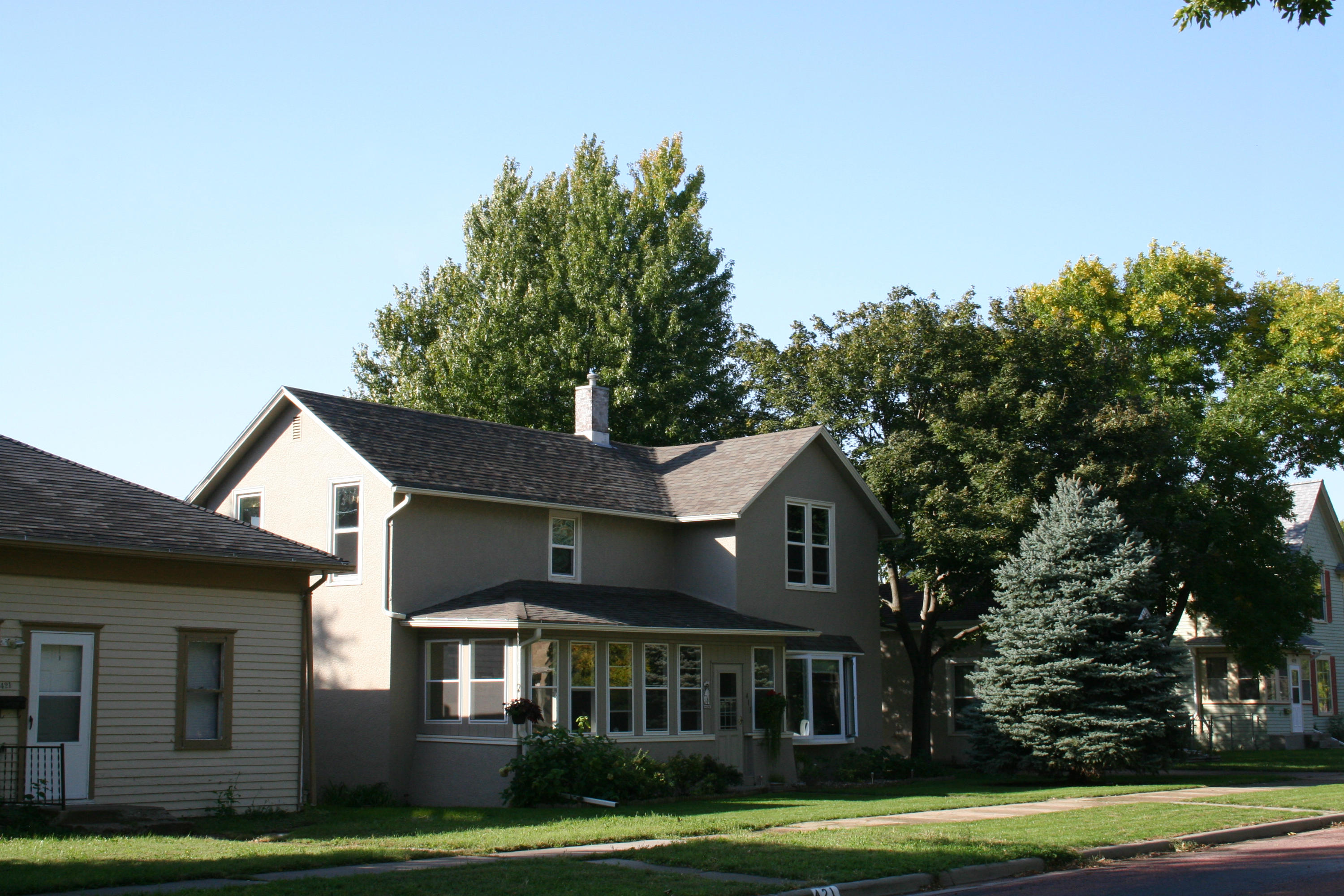 417 E 3rd Ave