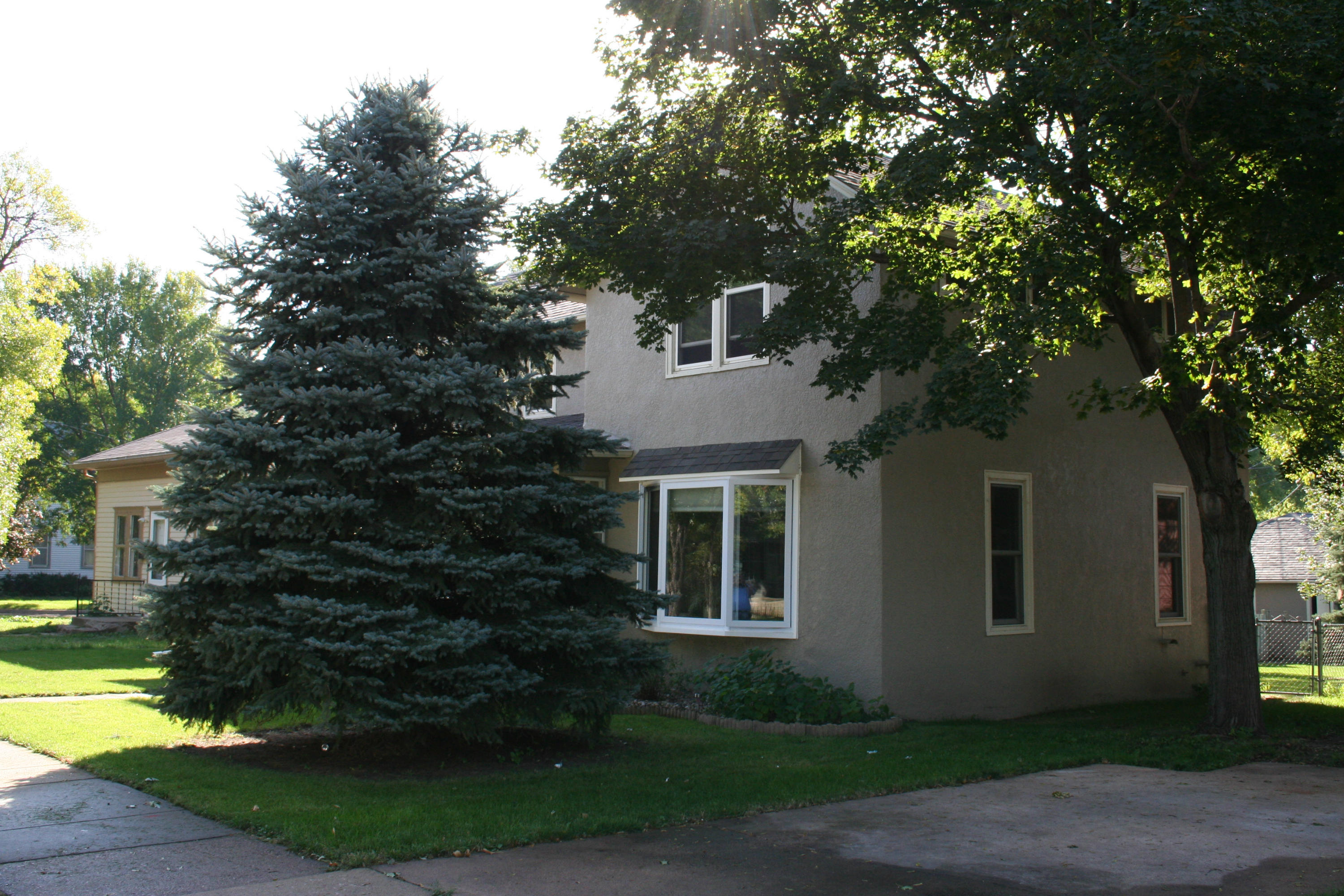 417 E 3rd Ave